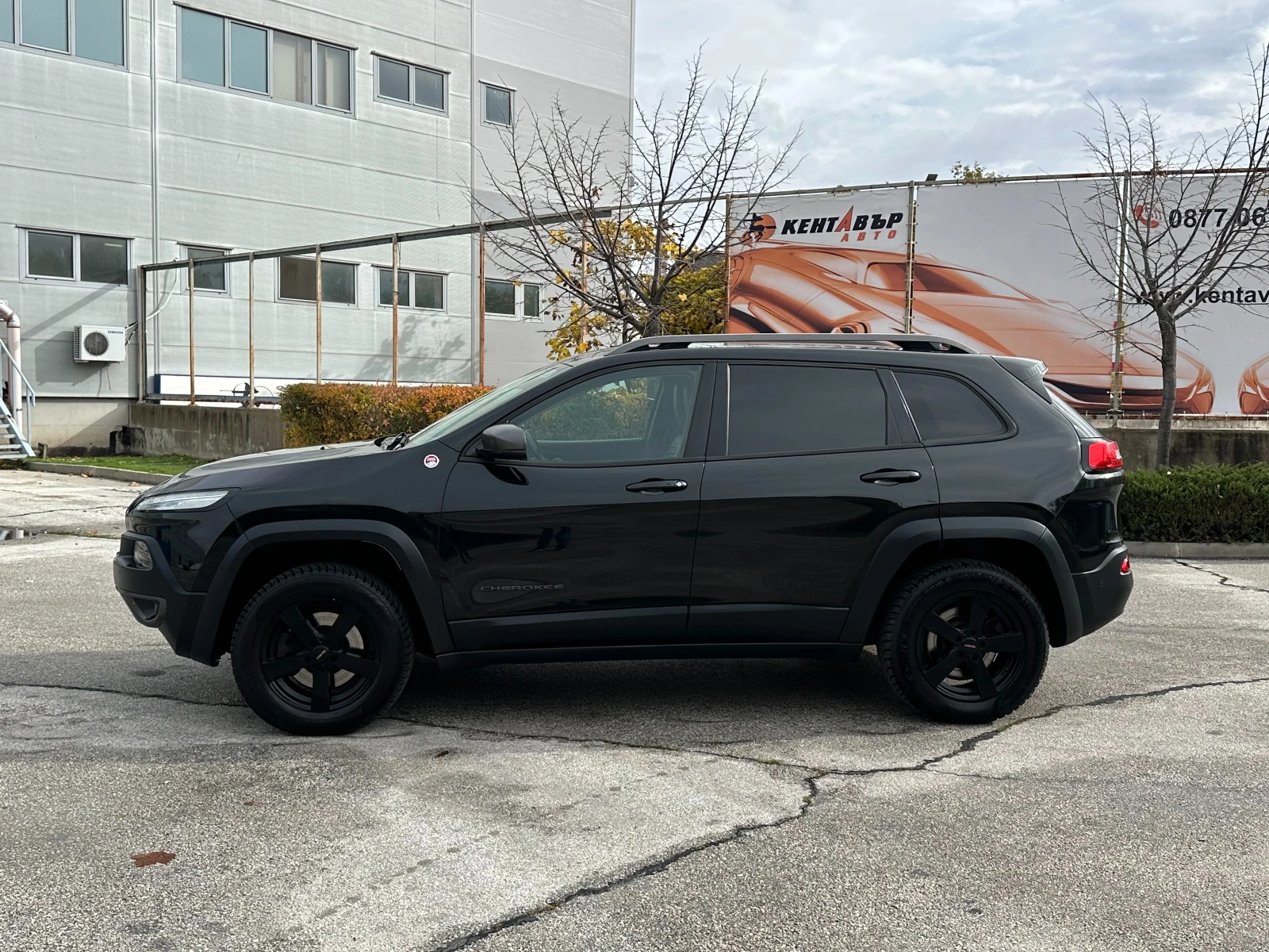 Jeep Cherokee ГАРАНЦИЯ/3.2i 272 к.с. 4x4 - изображение 2 | Auto.bg Jeep Cherokee ГАРАНЦИЯ/3.2i 272 к.с. 4x4 - изображение 2