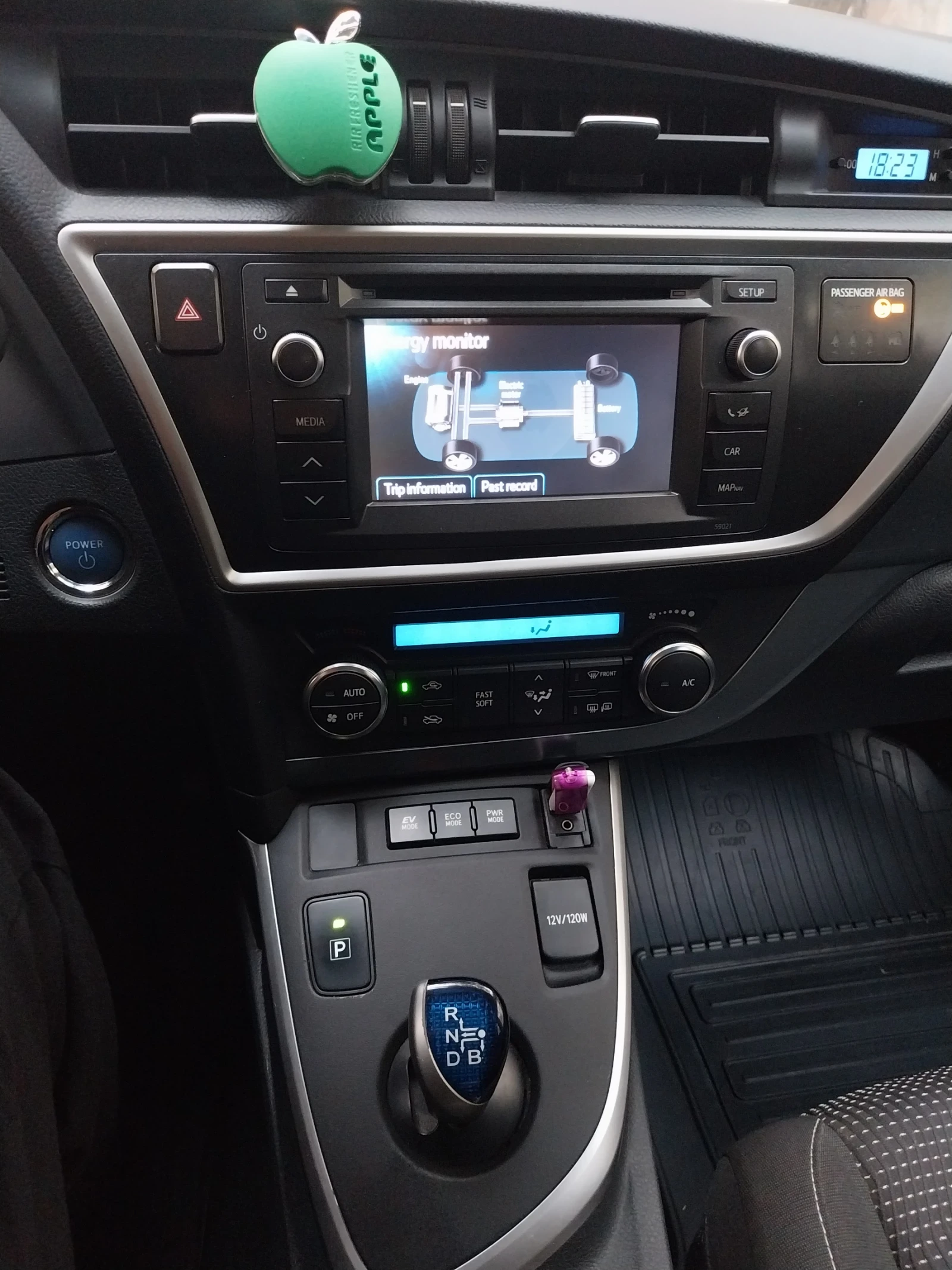 Toyota Auris II, Hybrid - изображение 9 | Auto.bg Toyota Auris II, Hybrid - изображение 9