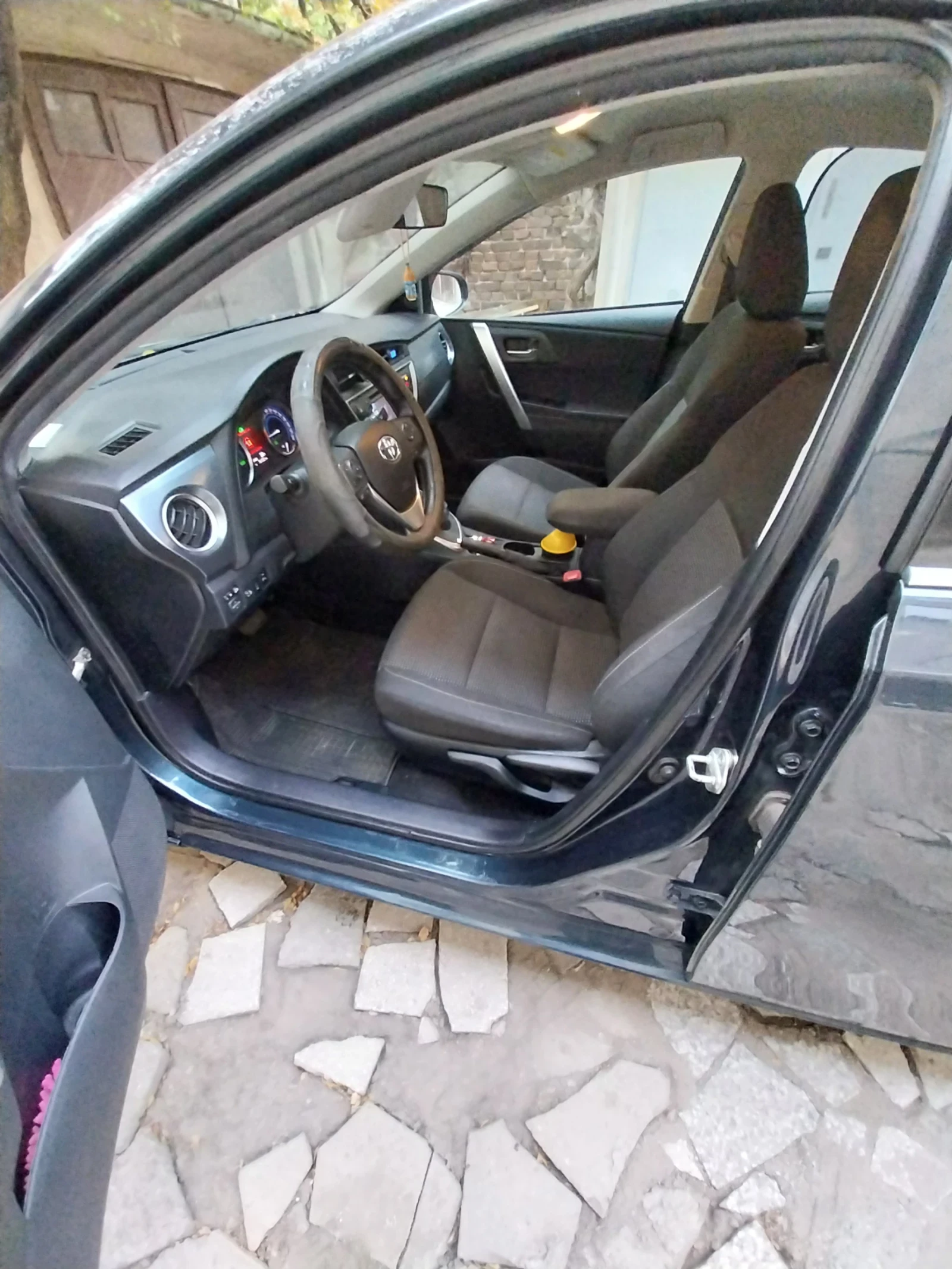 Toyota Auris II, Hybrid - изображение 7 | Auto.bg Toyota Auris II, Hybrid - изображение 7