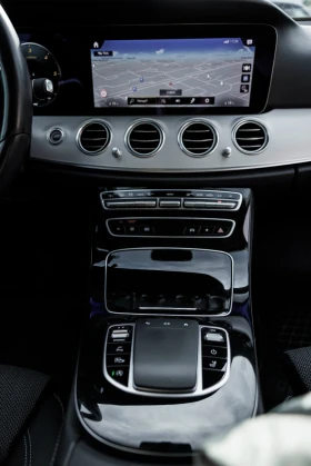 Mercedes-Benz E 220 49 хил. Силвър Стар, Пълна история, Облужена. - 33500 € / 65520.31 лв. - 35452161 7 | Car24.bg Mercedes-Benz E 220 49 хил. Силвър Стар, Пълна история, Облужена. - 33500 € / 65520.31 лв. - 35452161 7