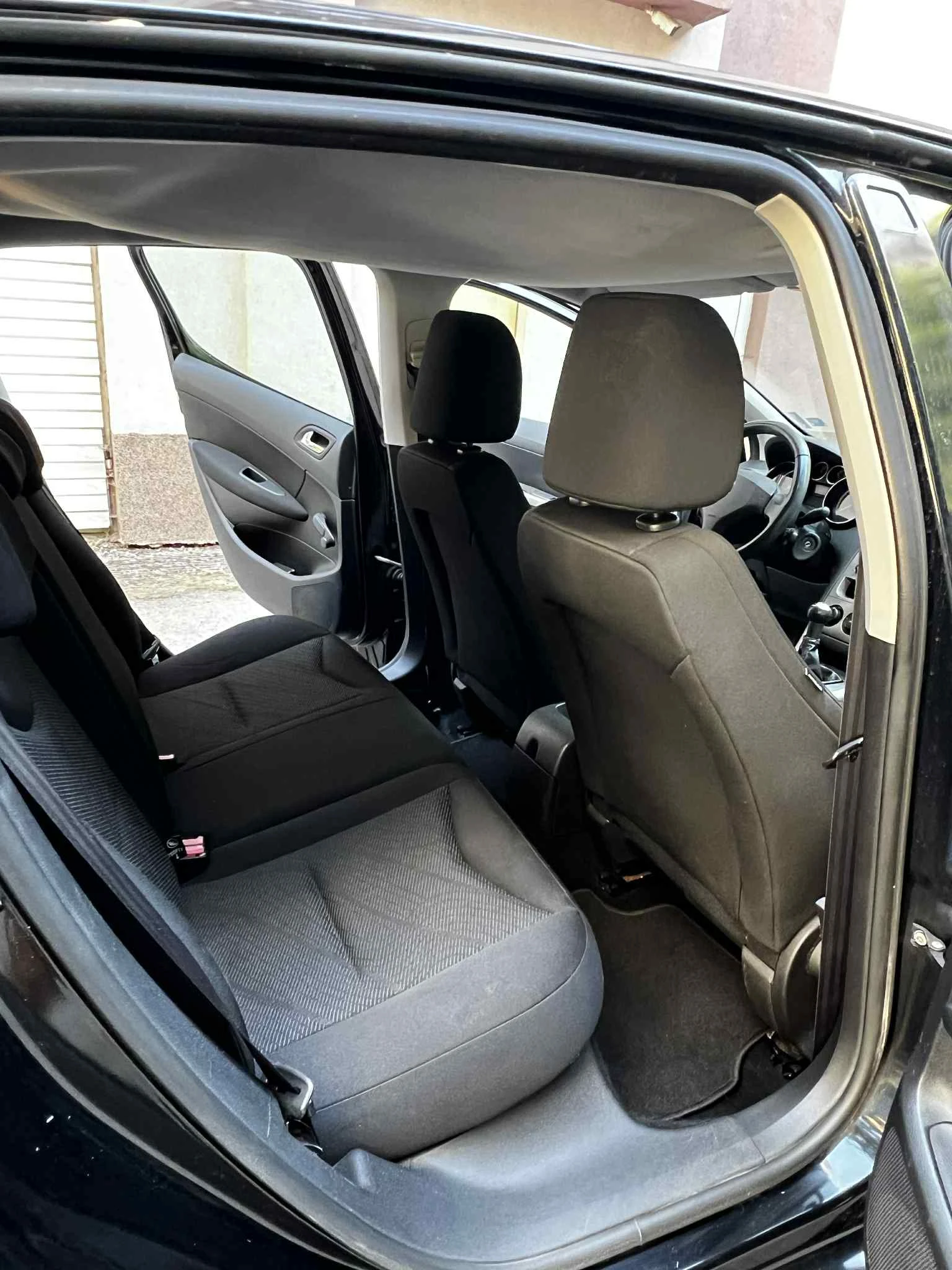 Peugeot 308 1.6 HDI, Facelift - изображение 9 | Auto.bg Peugeot 308 1.6 HDI, Facelift - изображение 9