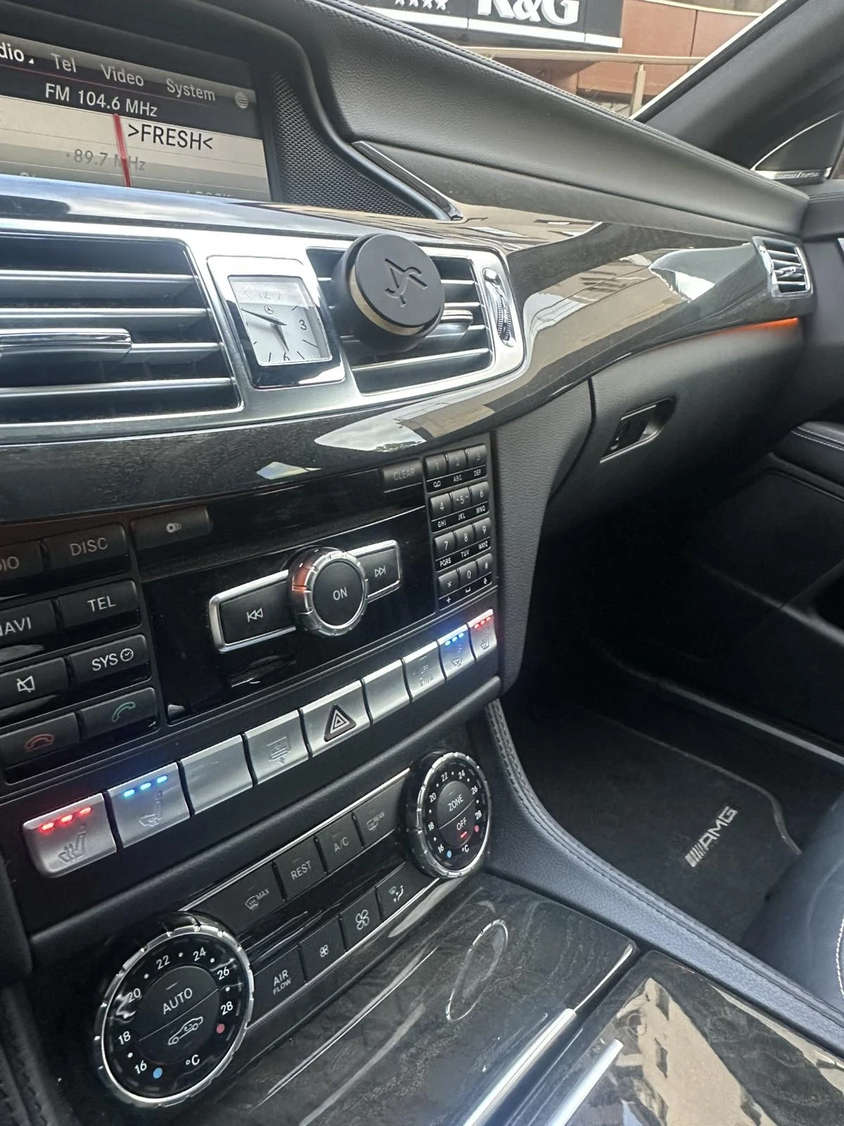 Mercedes-Benz CLS 350 Amg , Подгрев, Обдухване, Дистроник , Фулл - изображение 8 | Auto.bg Mercedes-Benz CLS 350 Amg , Подгрев, Обдухване, Дистроник , Фулл - изображение 8