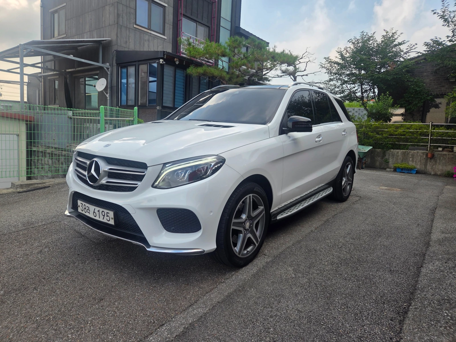 Mercedes-Benz GLE 350 350d | AMG PKG | 4MATIC | Auto.bg — изображение 1 Mercedes-Benz GLE 350 350d | AMG PKG | 4MATIC | Auto.bg — изображение 1