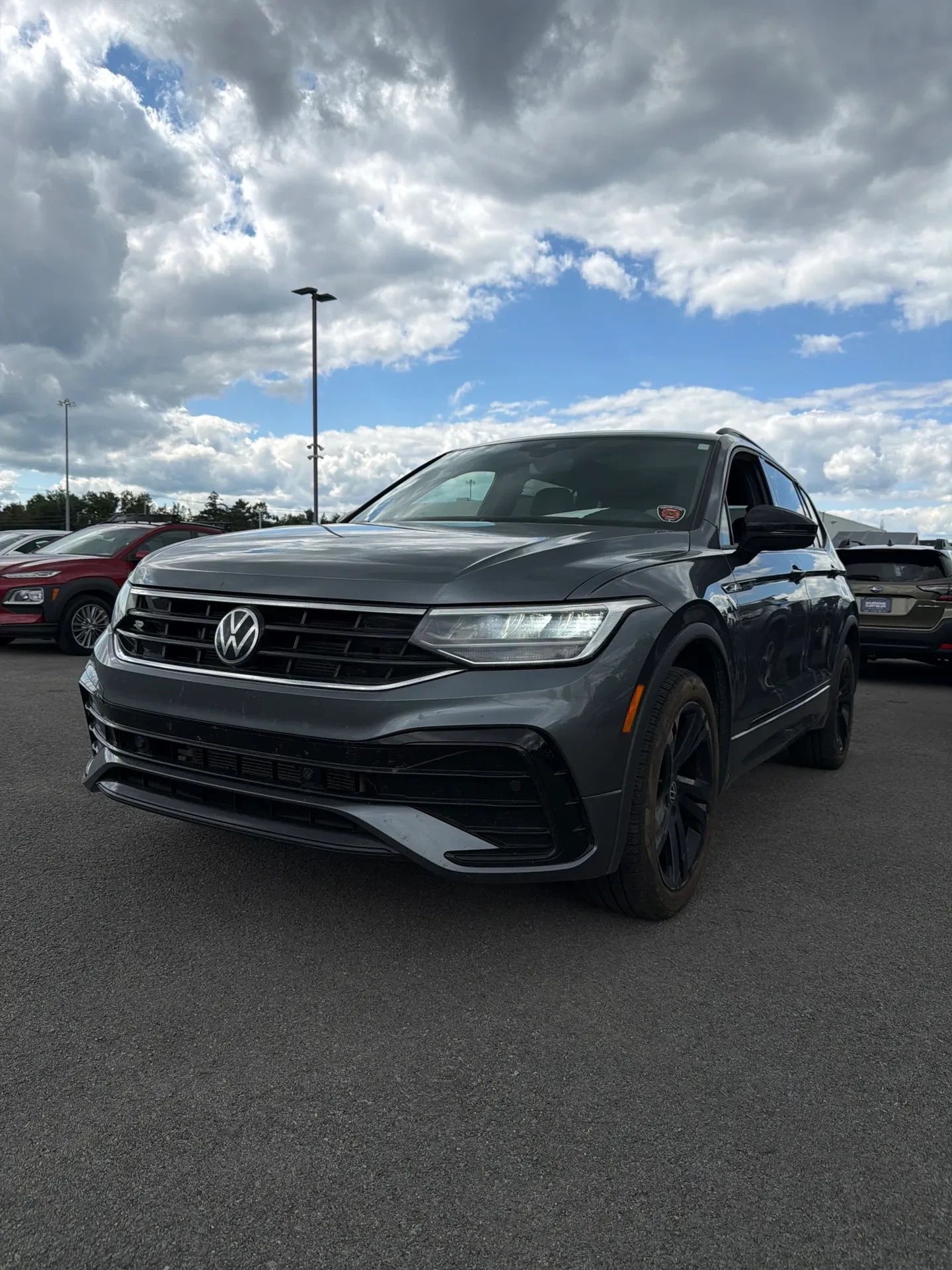 VW Tiguan R-Line Black 4Motion * CARFAX* ОПЦИЯ ЗА ФИНАНСИРАН | Auto.bg — изображение 1 VW Tiguan R-Line Black 4Motion * CARFAX* ОПЦИЯ ЗА ФИНАНСИРАН | Auto.bg — изображение 1