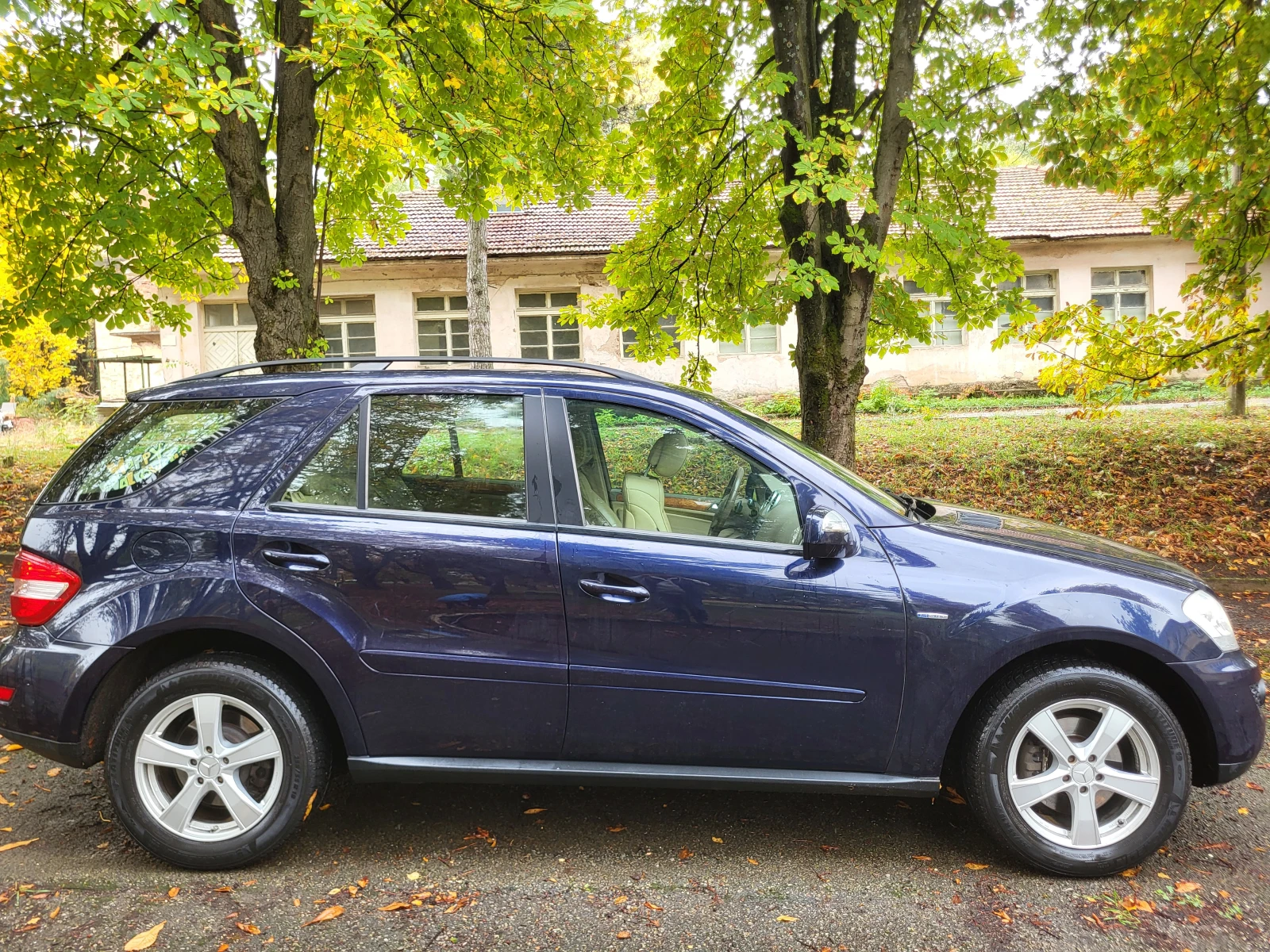 Mercedes-Benz ML 350 най-големият пакет екстри за това изпълнение - изображение 6 | Auto.bg Mercedes-Benz ML 350 най-големият пакет екстри за това изпълнение - изображение 6
