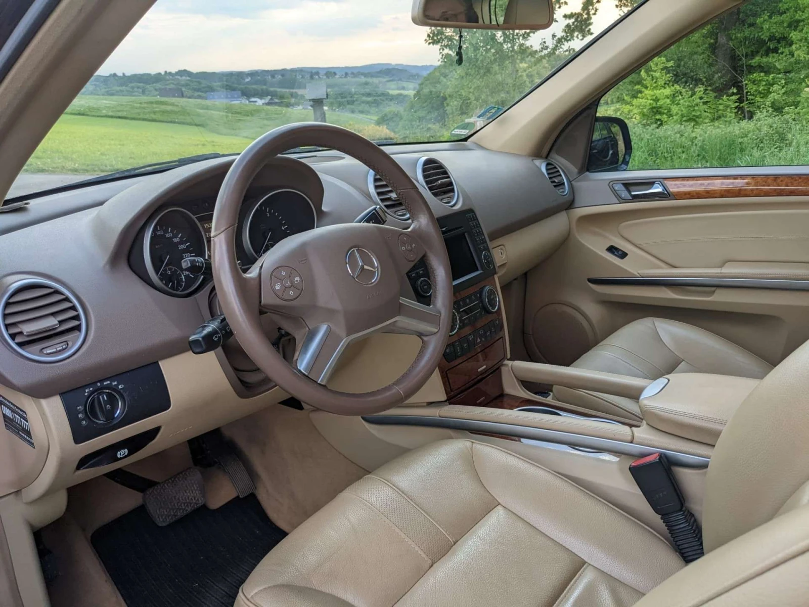 Mercedes-Benz ML 350 най-големият пакет екстри за това изпълнение - изображение 7 | Auto.bg Mercedes-Benz ML 350 най-големият пакет екстри за това изпълнение - изображение 7