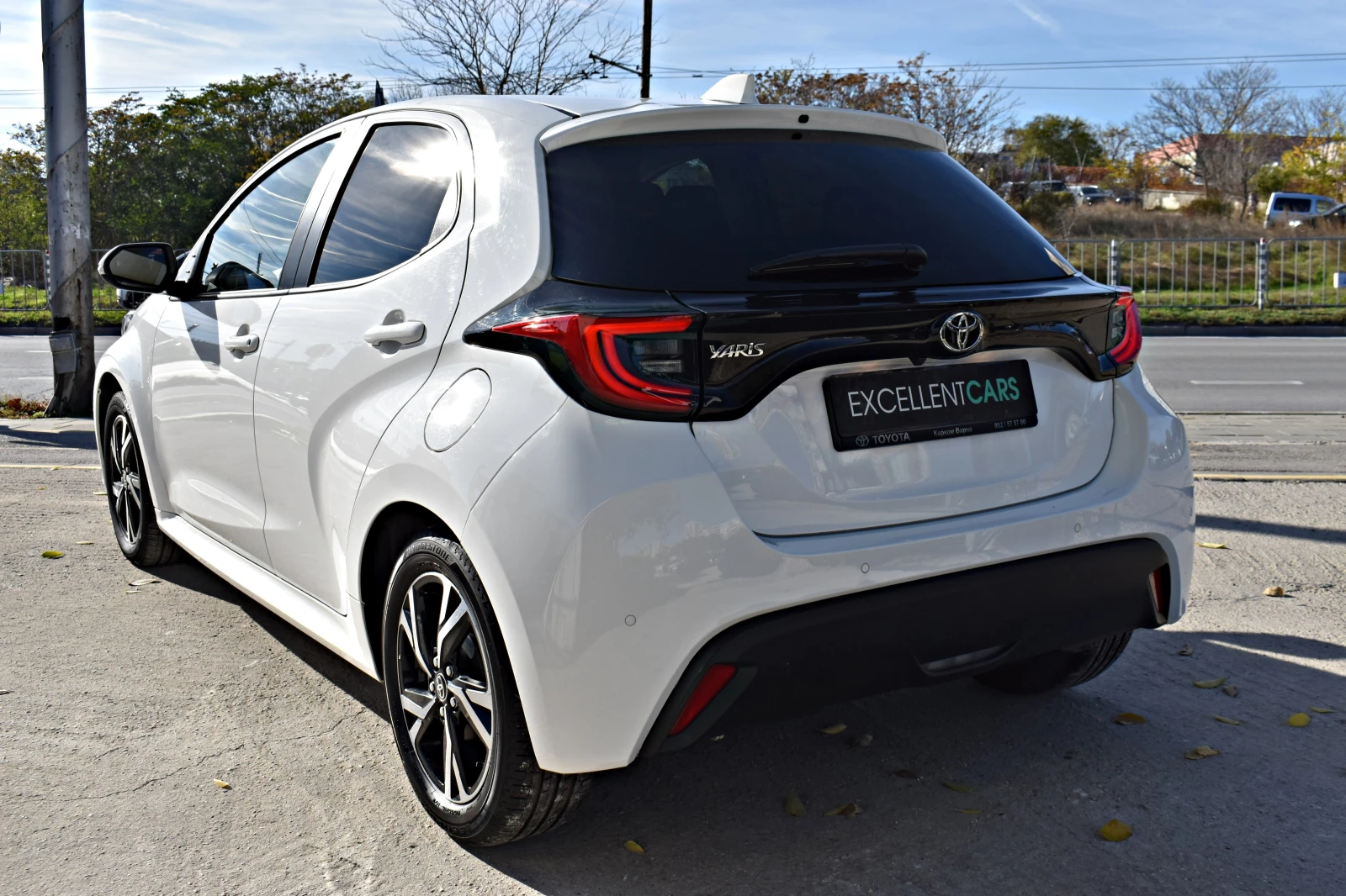 Toyota Yaris 1.5i* AUTOM* 8години ГАРАНЦИЯ* BRAKE-ASSIST* LINE - изображение 4 | Auto.bg Toyota Yaris 1.5i* AUTOM* 8години ГАРАНЦИЯ* BRAKE-ASSIST* LINE - изображение 4