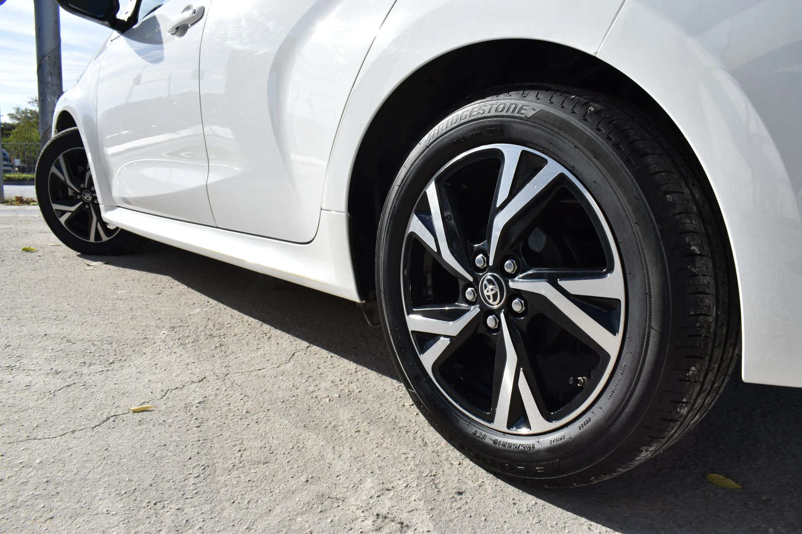 Toyota Yaris 1.5i* AUTOM* 8години ГАРАНЦИЯ* BRAKE-ASSIST* LINE - изображение 2 | Auto.bg Toyota Yaris 1.5i* AUTOM* 8години ГАРАНЦИЯ* BRAKE-ASSIST* LINE - изображение 2