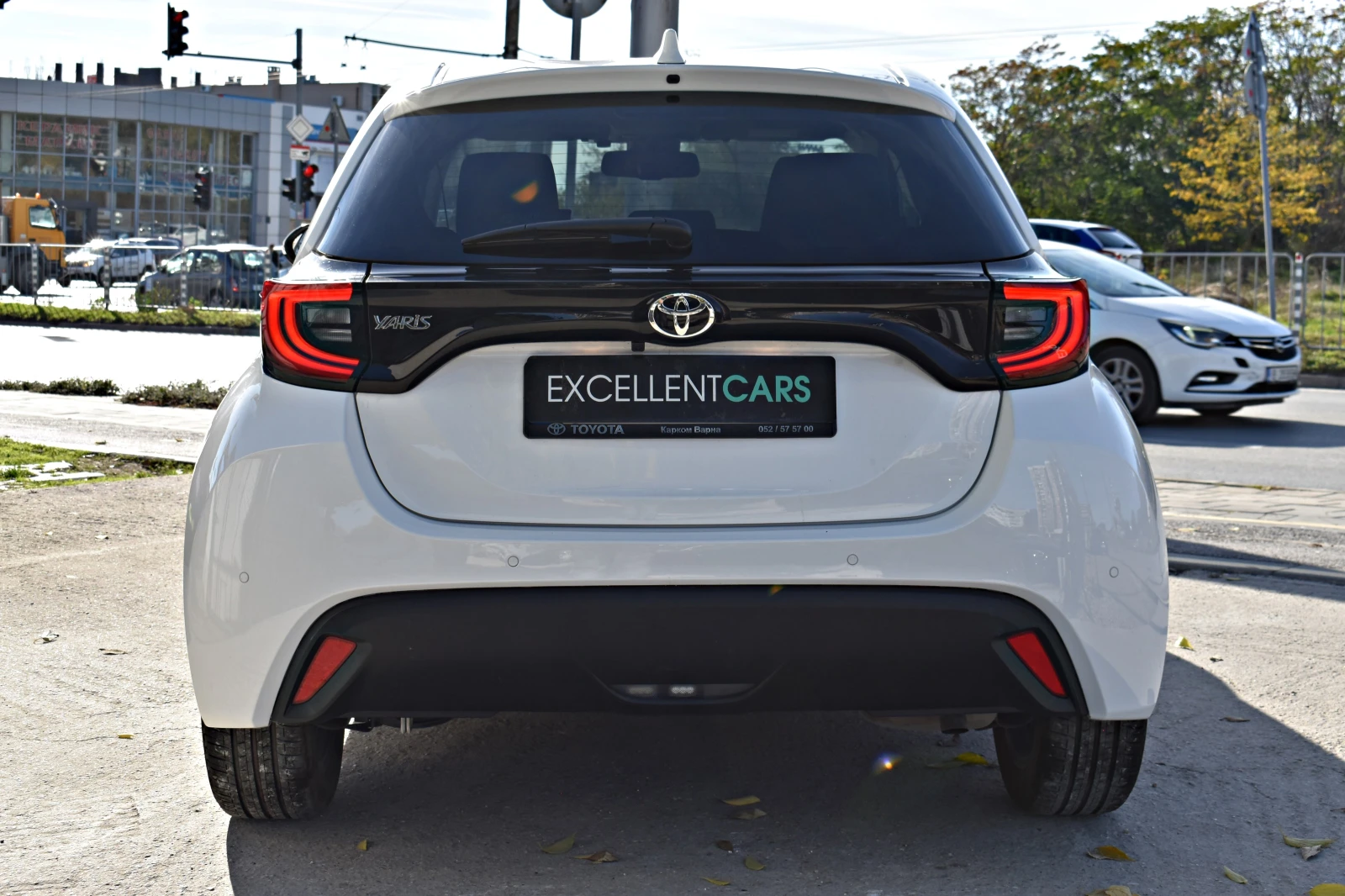 Toyota Yaris 1.5i* AUTOM* 8години ГАРАНЦИЯ* BRAKE-ASSIST* LINE - изображение 7 | Auto.bg Toyota Yaris 1.5i* AUTOM* 8години ГАРАНЦИЯ* BRAKE-ASSIST* LINE - изображение 7