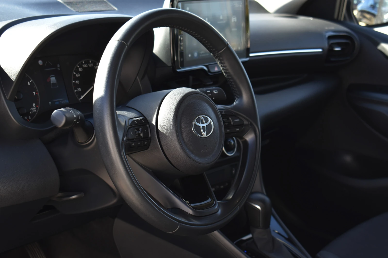 Toyota Yaris 1.5i* AUTOM* 8години ГАРАНЦИЯ* BRAKE-ASSIST* LINE - изображение 9 | Auto.bg Toyota Yaris 1.5i* AUTOM* 8години ГАРАНЦИЯ* BRAKE-ASSIST* LINE - изображение 9