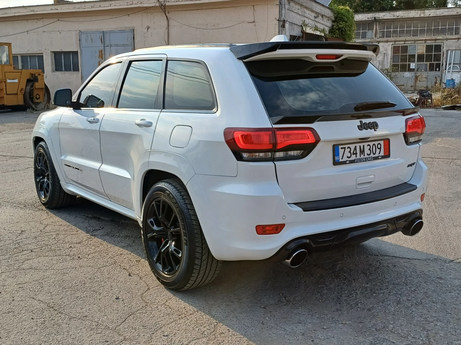 Jeep Grand cherokee 6.4 SRT - изображение 3 | Auto.bg Jeep Grand cherokee 6.4 SRT - изображение 3