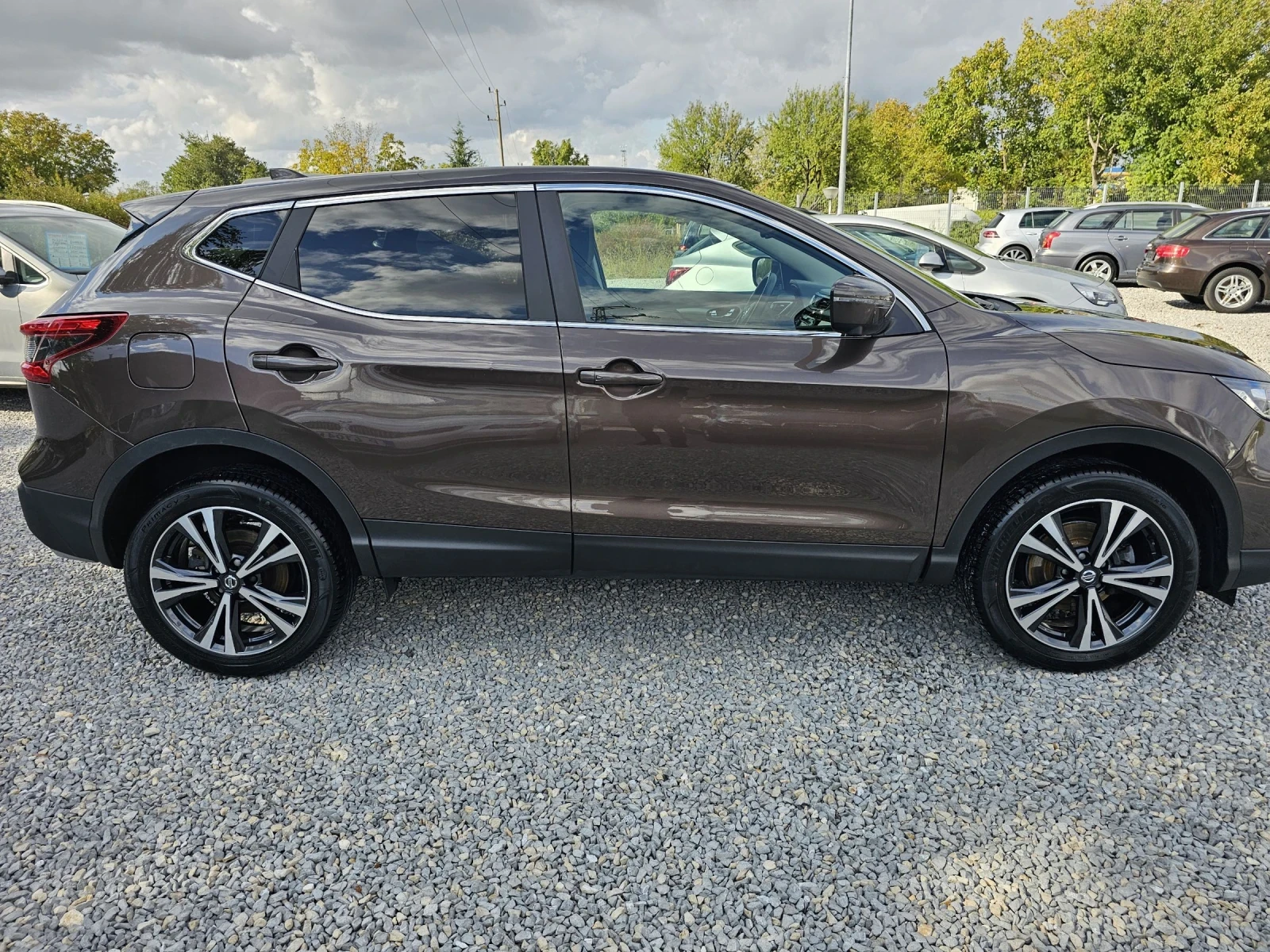 Nissan Qashqai 1.3i 140k.c. Distr. Navi Kamera Lane Assist - изображение 4 | Auto.bg Nissan Qashqai 1.3i 140k.c. Distr. Navi Kamera Lane Assist - изображение 4