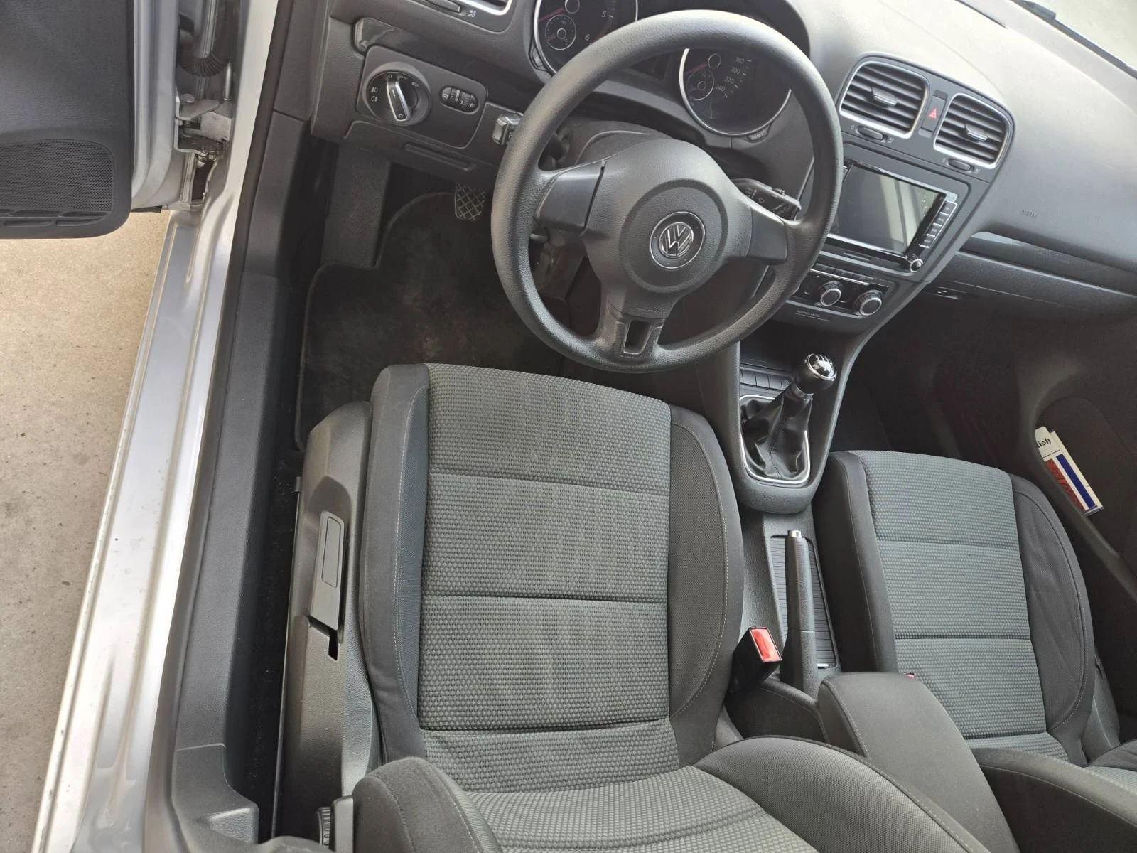 VW Golf 1.6ТДИ - изображение 10 | Auto.bg VW Golf 1.6ТДИ - изображение 10