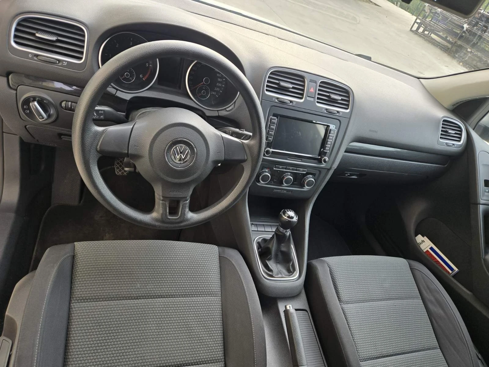 VW Golf 1.6ТДИ - изображение 9 | Auto.bg VW Golf 1.6ТДИ - изображение 9
