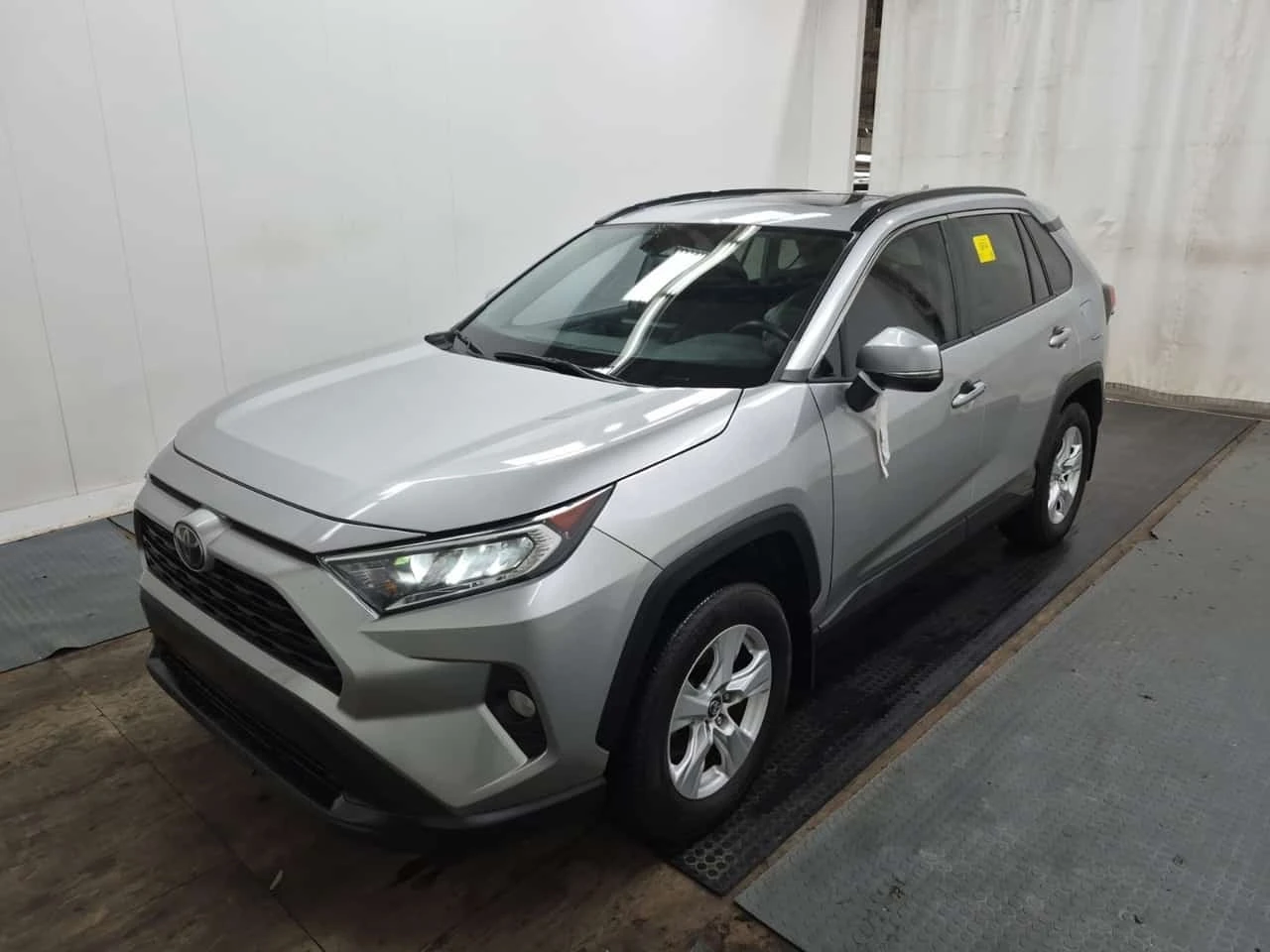 Toyota Rav4 * Fwd Xle * CARFAX * 2 КОМПЛЕКТА ГУМИ * | Auto.bg — изображение 1 Toyota Rav4 * Fwd Xle * CARFAX * 2 КОМПЛЕКТА ГУМИ * | Auto.bg — изображение 1