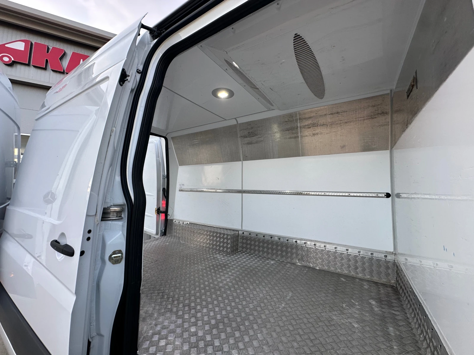 Mercedes-Benz Sprinter 316 ХЛАДИЛЕН!FULL!EURO6!220V! - изображение 8 | Auto.bg Mercedes-Benz Sprinter 316 ХЛАДИЛЕН!FULL!EURO6!220V! - изображение 8