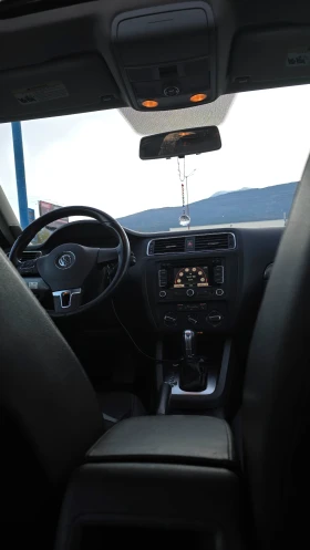 VW Jetta Гаражен /93500км/ 1ви собственик - 23900 лв. / 12219.88 € - 11934638 13 | Car24.bg VW Jetta Гаражен /93500км/ 1ви собственик - 23900 лв. / 12219.88 € - 11934638 13