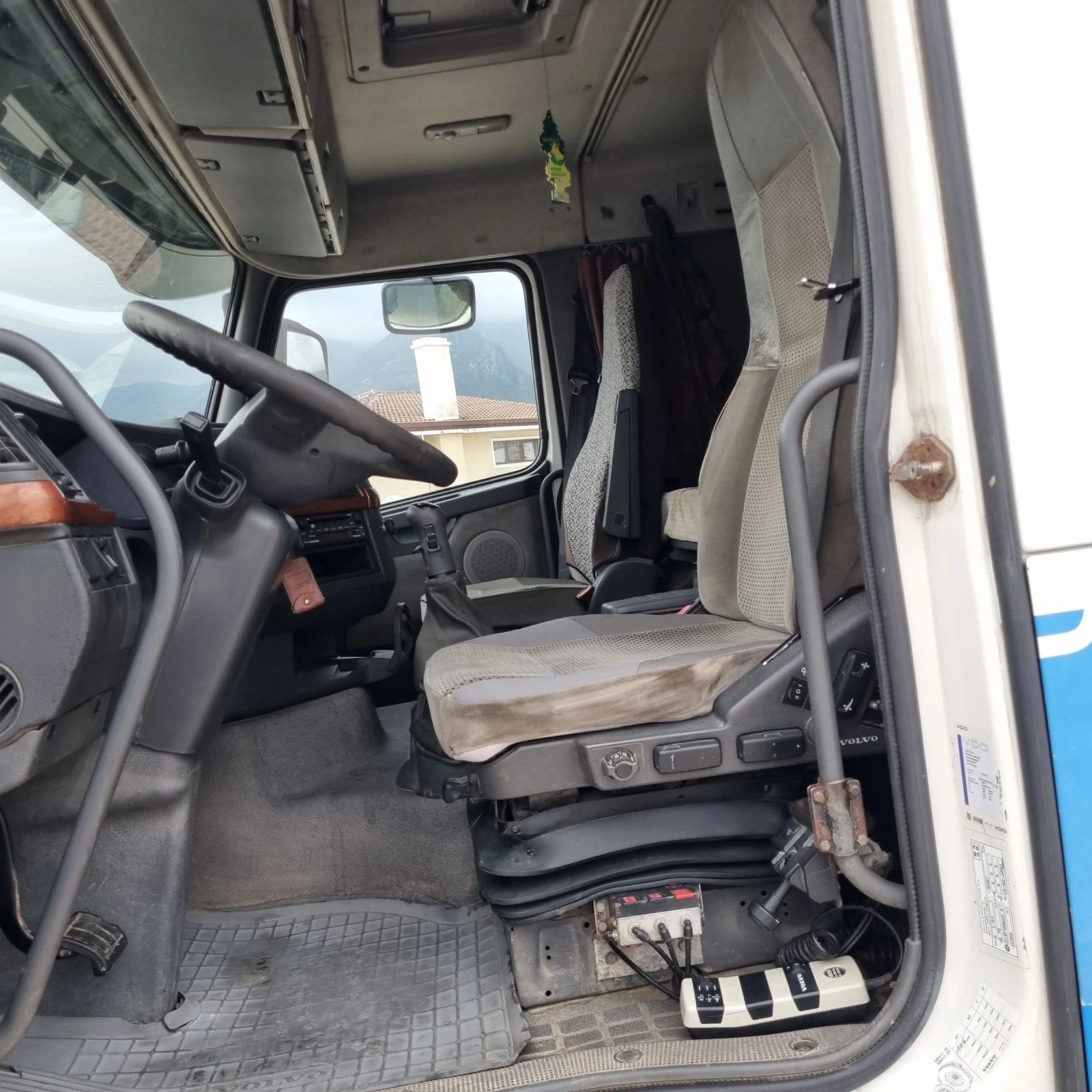 Volvo Fh 12 Тристранен 5.10м - изображение 10 | Auto.bg Volvo Fh 12 Тристранен 5.10м - изображение 10