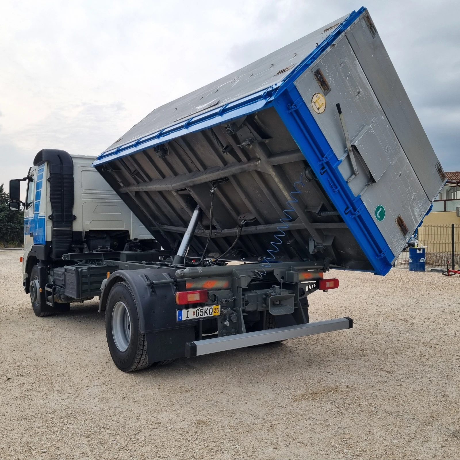 Volvo Fh 12 Тристранен 5.10м - изображение 7 | Auto.bg Volvo Fh 12 Тристранен 5.10м - изображение 7