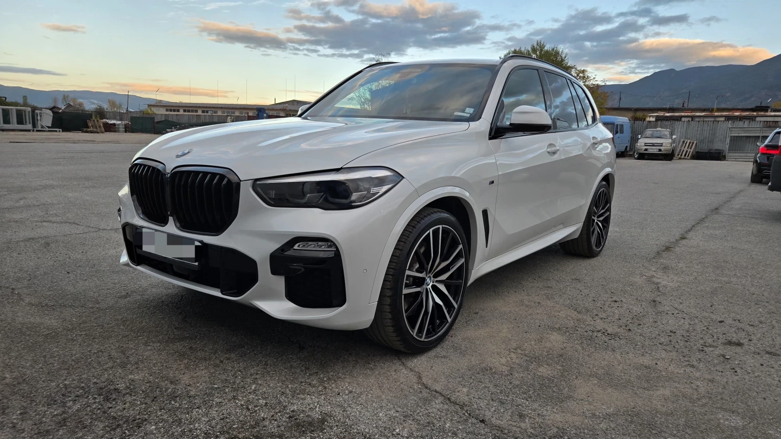 BMW X5 M-pack/Swarovski Crystal Set/xDrive/30d - изображение 3 | Auto.bg BMW X5 M-pack/Swarovski Crystal Set/xDrive/30d - изображение 3