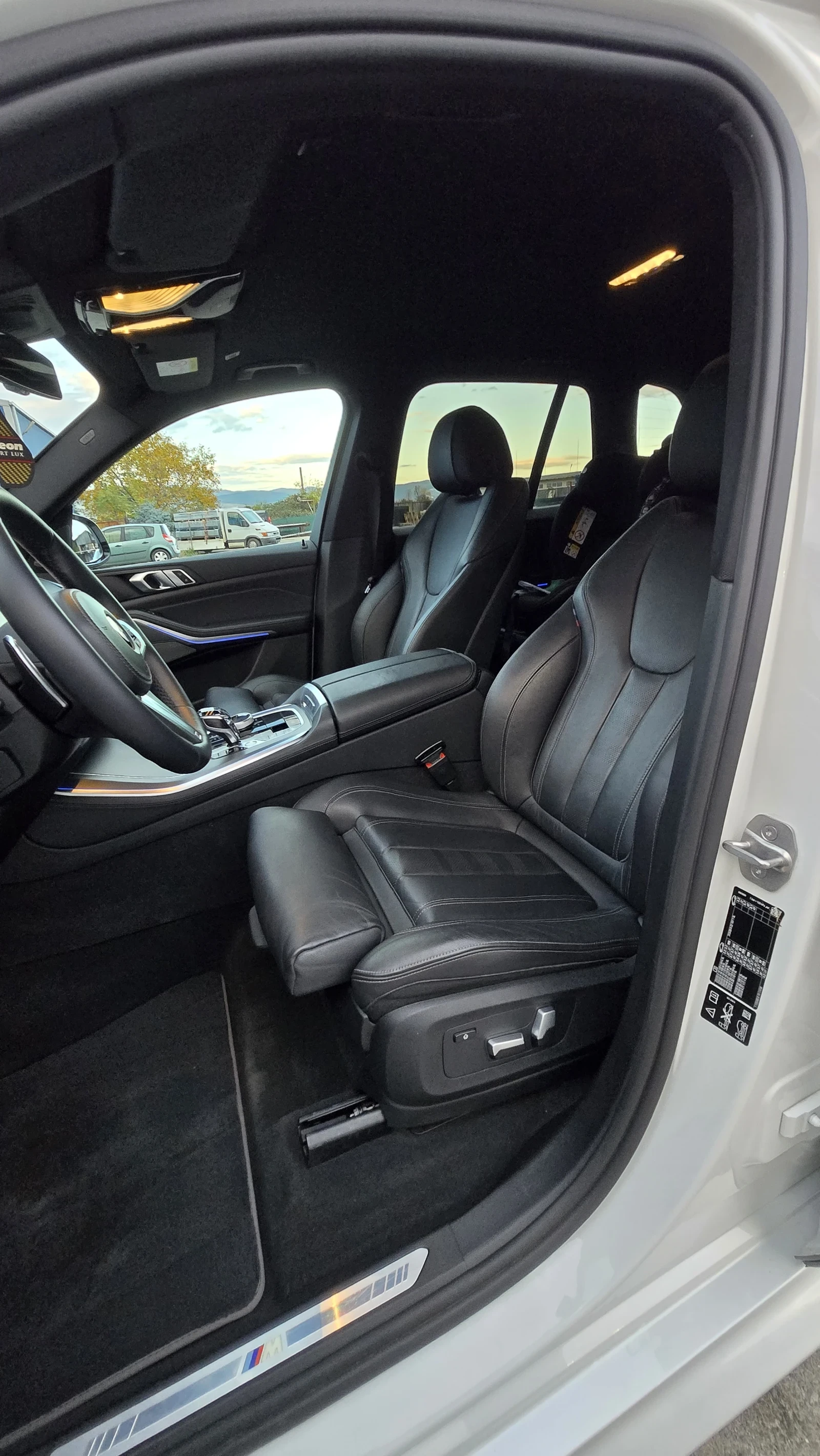 BMW X5 M-pack/Swarovski Crystal Set/xDrive/30d - изображение 9 | Auto.bg BMW X5 M-pack/Swarovski Crystal Set/xDrive/30d - изображение 9