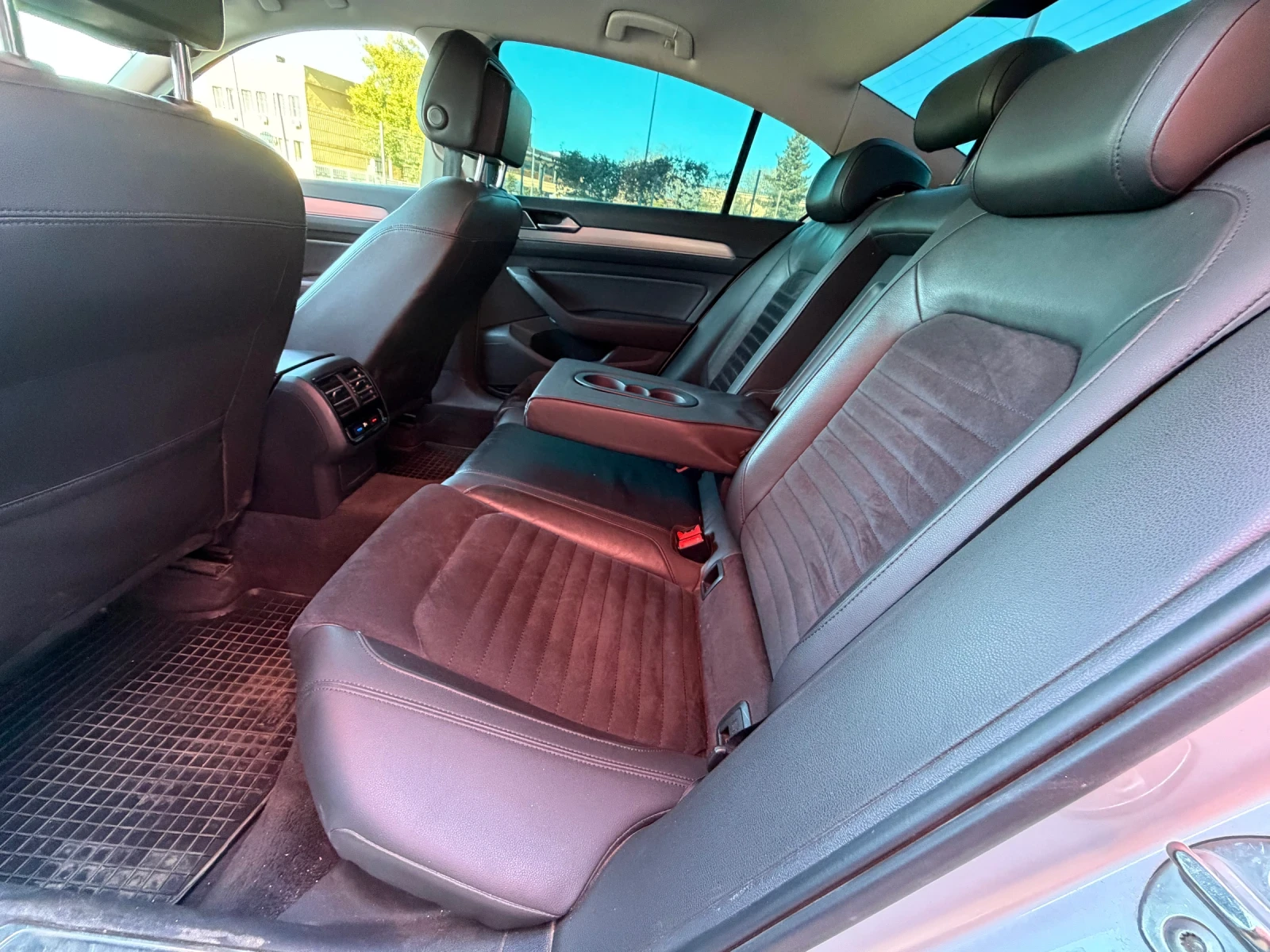 VW Passat 2.0TDI* 6ск* Ръчка* Highline - изображение 10 | Auto.bg VW Passat 2.0TDI* 6ск* Ръчка* Highline - изображение 10