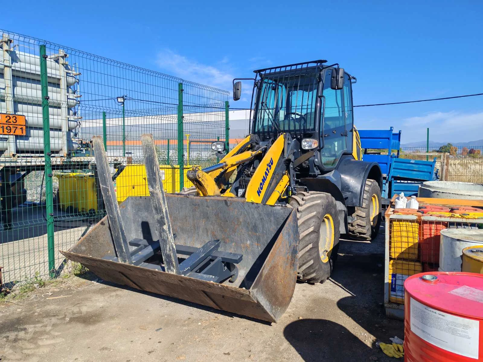 Челен товарач Komatsu WA100M-8 | Auto.bg — изображение 1 Челен товарач Komatsu WA100M-8 | Auto.bg — изображение 1