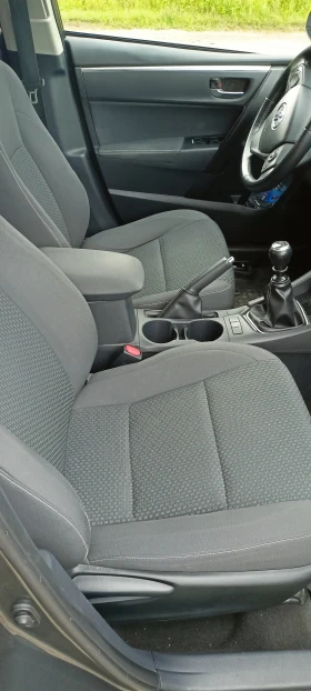 Toyota Corolla 1.6 132кс фейслифт/Камера/Автопилот/Line Assist - 13999 € / 27379.66 лв. - 29110492 5 | Car24.bg Toyota Corolla 1.6 132кс фейслифт/Камера/Автопилот/Line Assist - 13999 € / 27379.66 лв. - 29110492 5