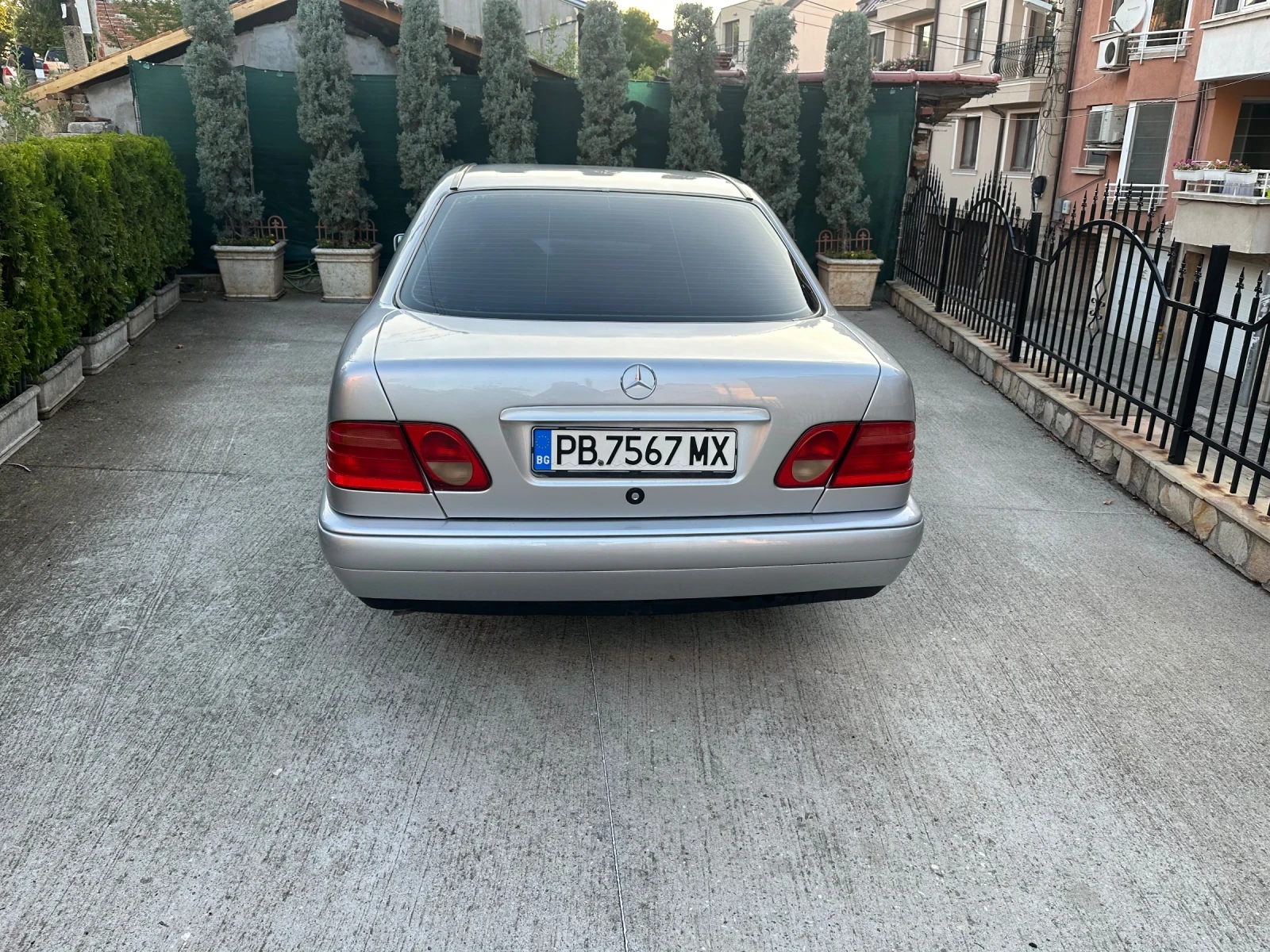 Mercedes-Benz E 200  - изображение 5 | Auto.bg Mercedes-Benz E 200  - изображение 5