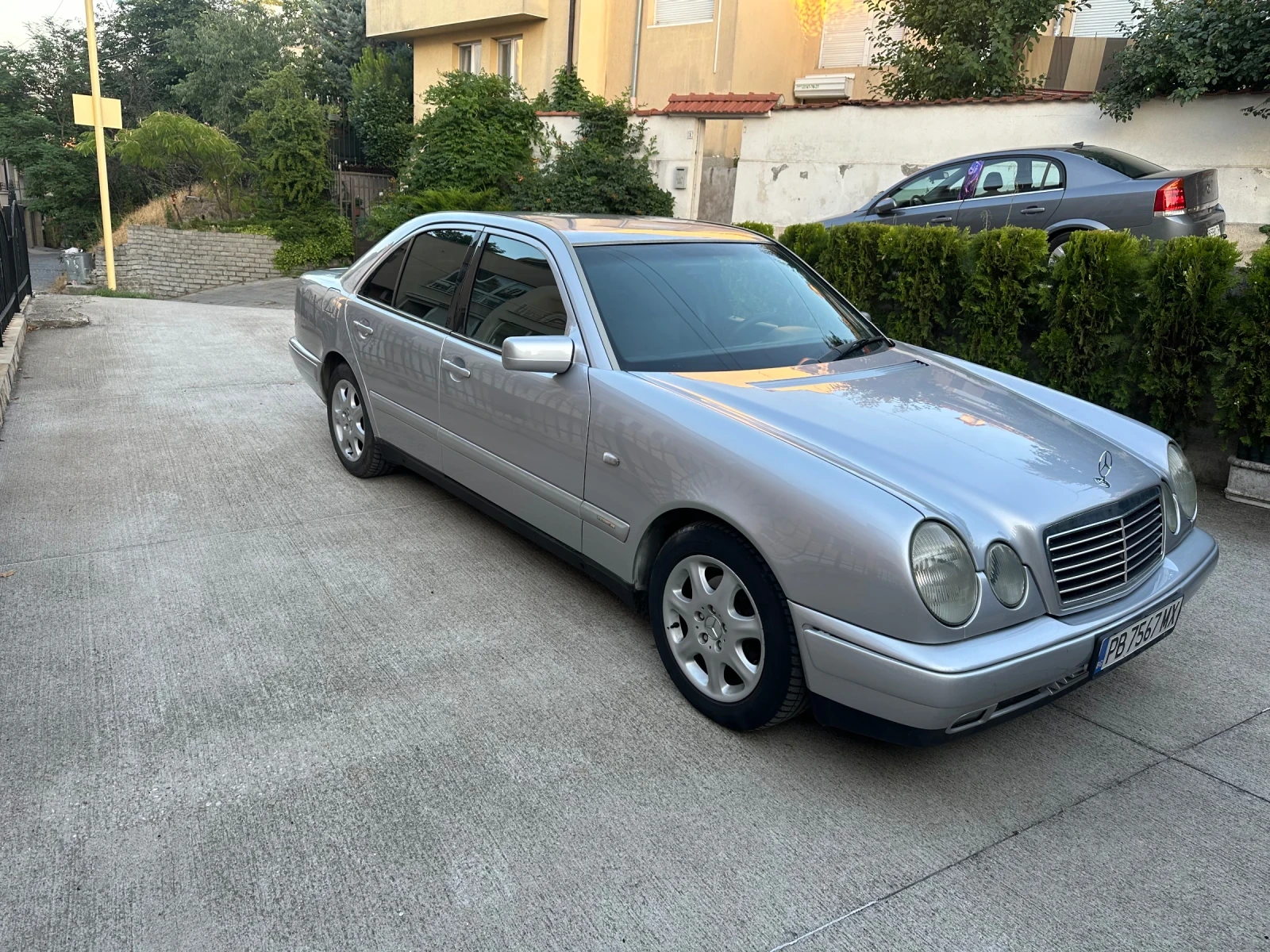 Mercedes-Benz E 200  - изображение 3 | Auto.bg Mercedes-Benz E 200  - изображение 3