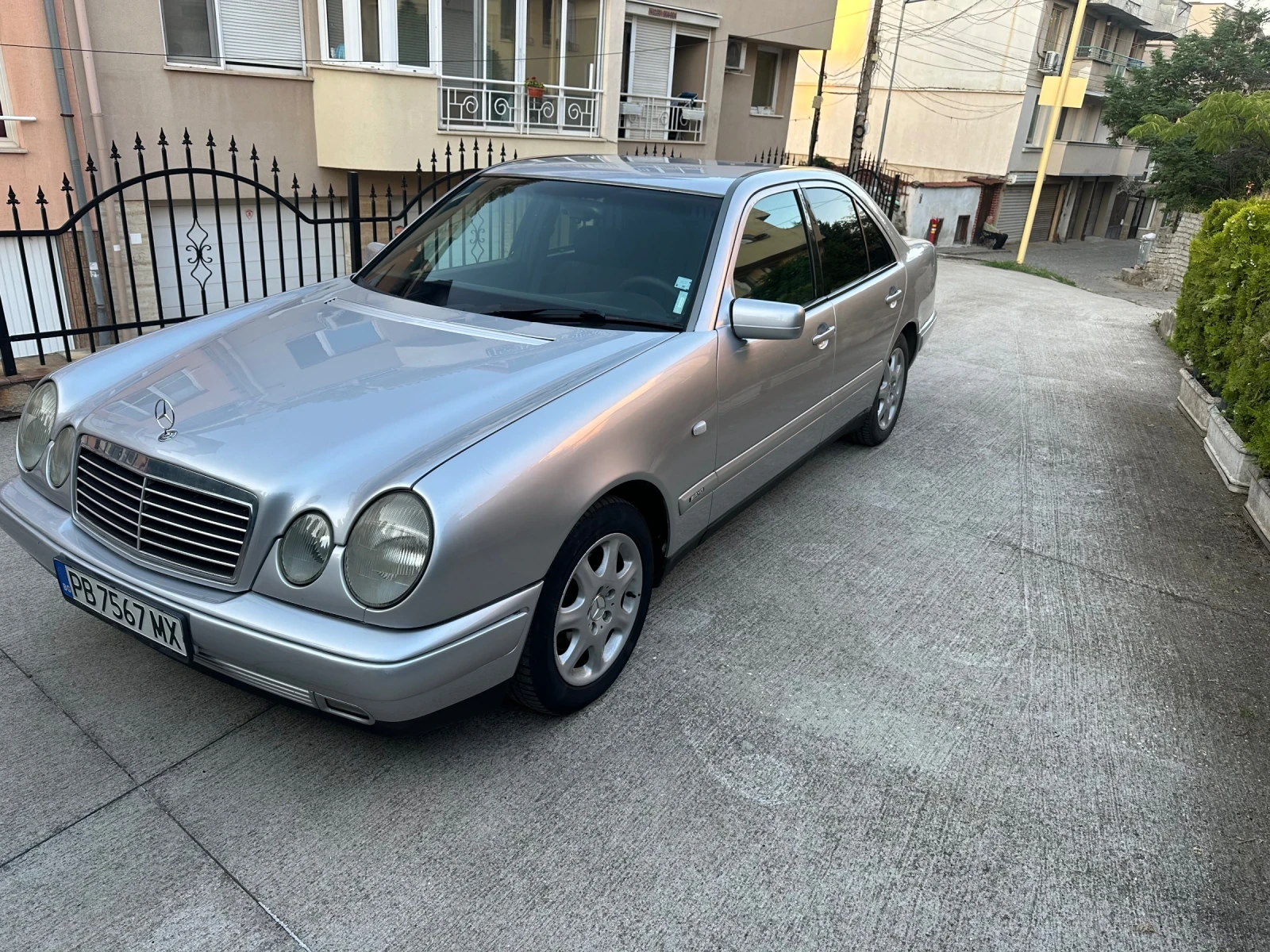 Mercedes-Benz E 200  - изображение 2 | Auto.bg Mercedes-Benz E 200  - изображение 2