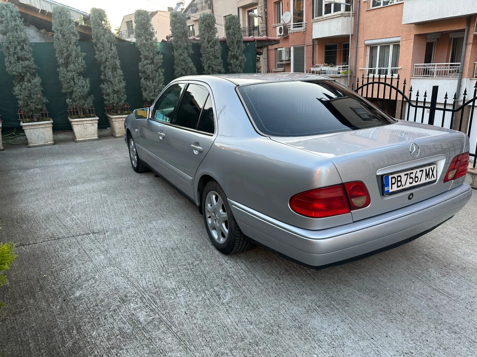 Mercedes-Benz E 200  - изображение 4 | Auto.bg Mercedes-Benz E 200  - изображение 4