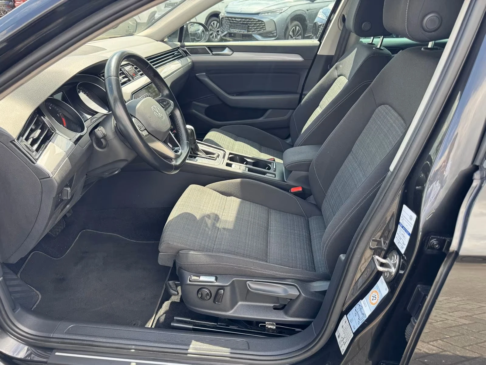 VW Passat Variant 2.0 TDI DSG Business ACC LED KAM #iCarbg - изображение 9 | Auto.bg VW Passat Variant 2.0 TDI DSG Business ACC LED KAM #iCarbg - изображение 9