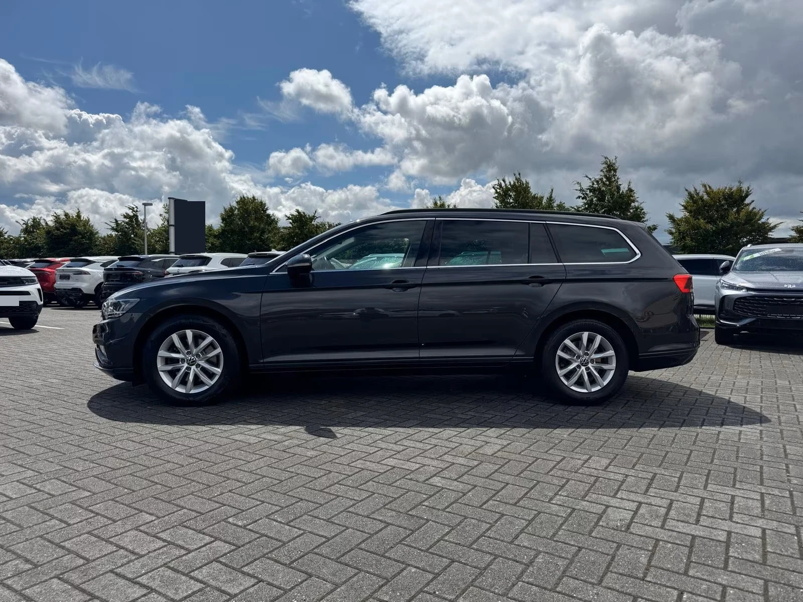VW Passat Variant 2.0 TDI DSG Business ACC LED KAM #iCarbg - изображение 8 | Auto.bg VW Passat Variant 2.0 TDI DSG Business ACC LED KAM #iCarbg - изображение 8