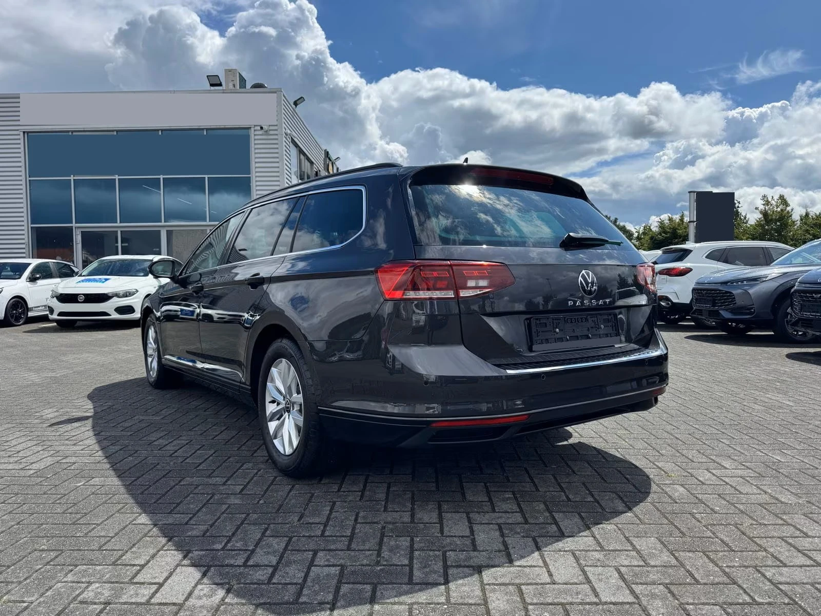 VW Passat Variant 2.0 TDI DSG Business ACC LED KAM #iCarbg - изображение 7 | Auto.bg VW Passat Variant 2.0 TDI DSG Business ACC LED KAM #iCarbg - изображение 7