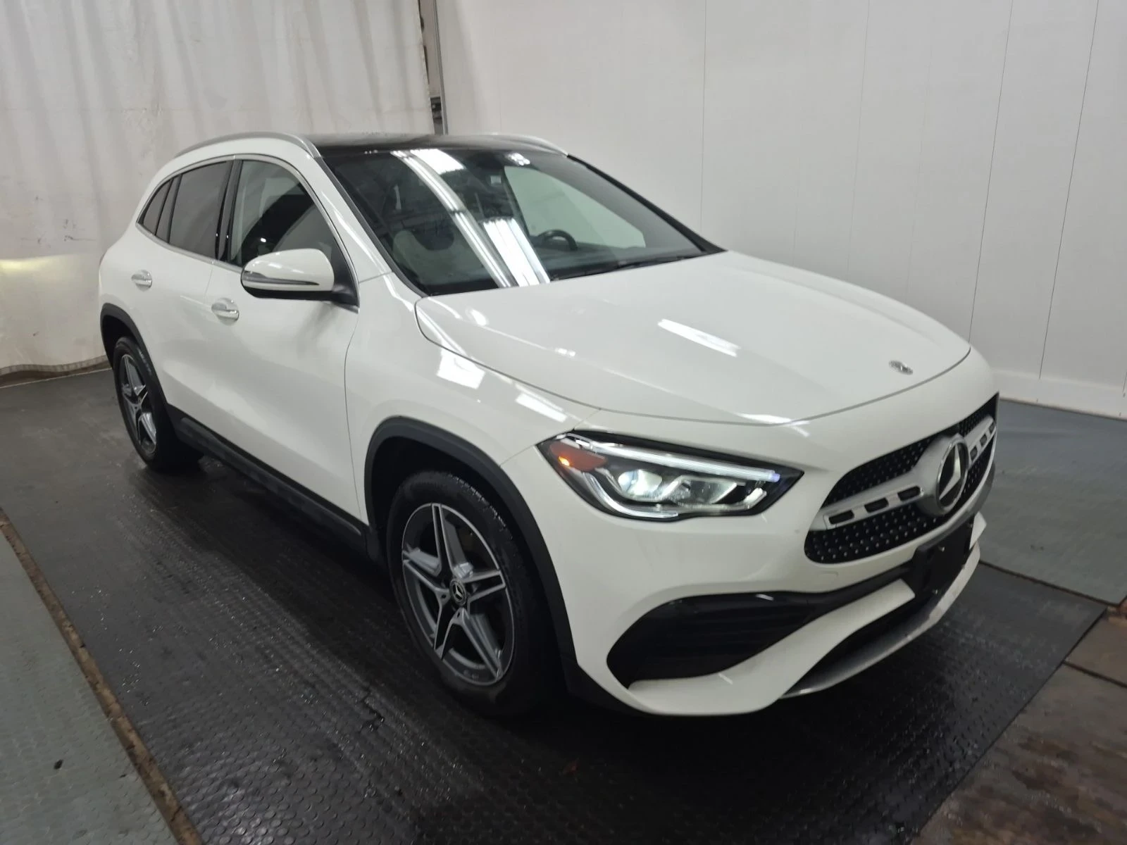 Mercedes-Benz GLA 250 AMG-pkg* 360View* CarPlay* Подгрев* Пано | Auto.bg — изображение 1 Mercedes-Benz GLA 250 AMG-pkg* 360View* CarPlay* Подгрев* Пано | Auto.bg — изображение 1
