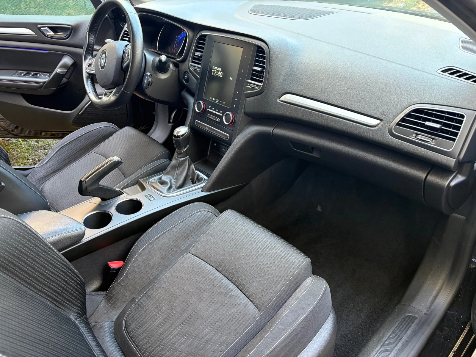 Renault Megane 1.5DCI 116к.с.  EURO6  NAVI  - изображение 10 | Auto.bg Renault Megane 1.5DCI 116к.с.  EURO6  NAVI  - изображение 10