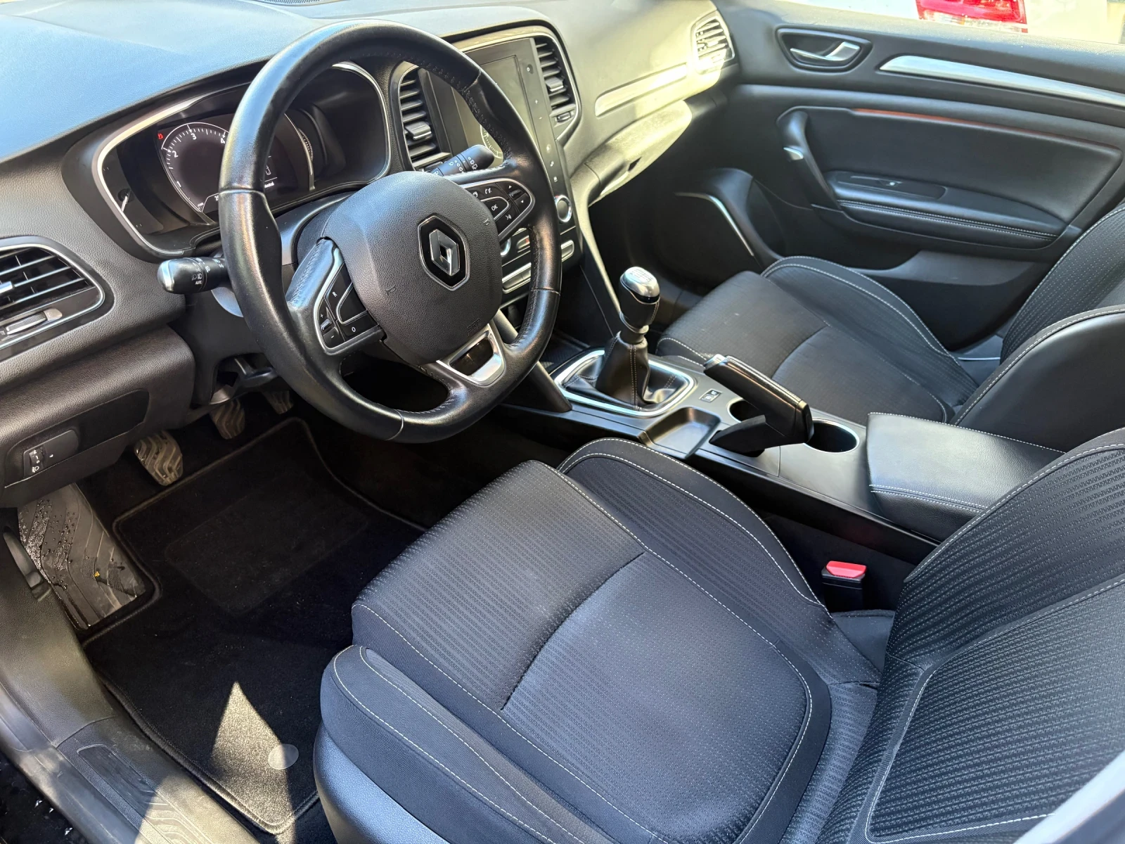 Renault Megane 1.5DCI 116к.с.  EURO6  NAVI  - изображение 9 | Auto.bg Renault Megane 1.5DCI 116к.с.  EURO6  NAVI  - изображение 9