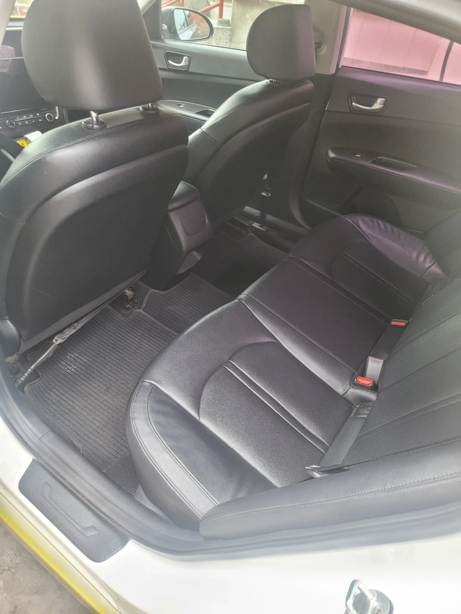 Kia K5 ПЕРФЕКТНА 8500 лева - изображение 8 | Auto.bg Kia K5 ПЕРФЕКТНА 8500 лева - изображение 8