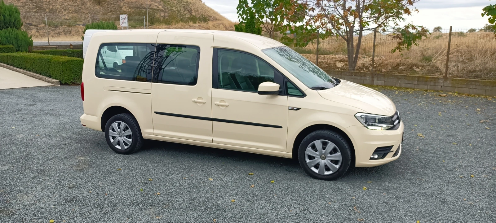 VW Caddy 2.0TDI DSG 7местен - изображение 8 | Auto.bg VW Caddy 2.0TDI DSG 7местен - изображение 8