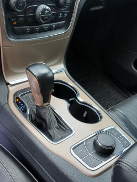Jeep Grand cherokee OVERLAND/5.7HEMI/AWD/ВЪЗДУХ/ОБДУХ/ПАНО/4хПОДГРЕВ | Auto.bg — изображение 9 Jeep Grand cherokee OVERLAND/5.7HEMI/AWD/ВЪЗДУХ/ОБДУХ/ПАНО/4хПОДГРЕВ | Auto.bg — изображение 9