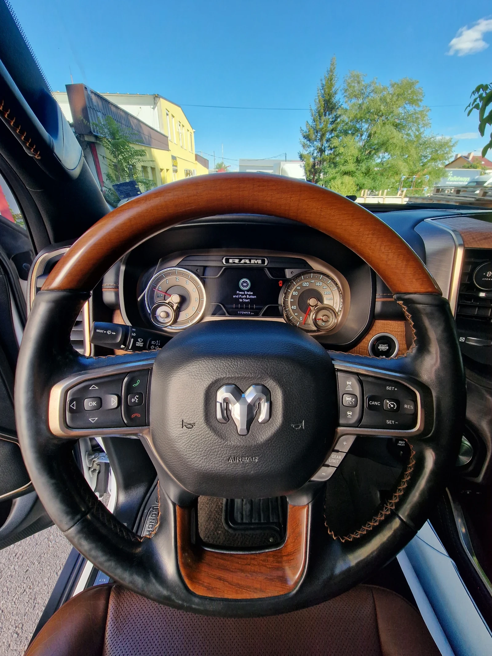 Dodge RAM 1500 5.7 HEMI e-Torque/Longhorn Laramie/LPG  - изображение 8 | Auto.bg Dodge RAM 1500 5.7 HEMI e-Torque/Longhorn Laramie/LPG  - изображение 8