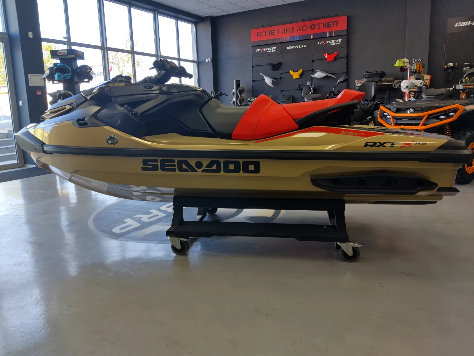 Джет Bombardier Sea Doo  RXT-X RS 325 - изображение 3 | Auto.bg Джет Bombardier Sea Doo  RXT-X RS 325 - изображение 3