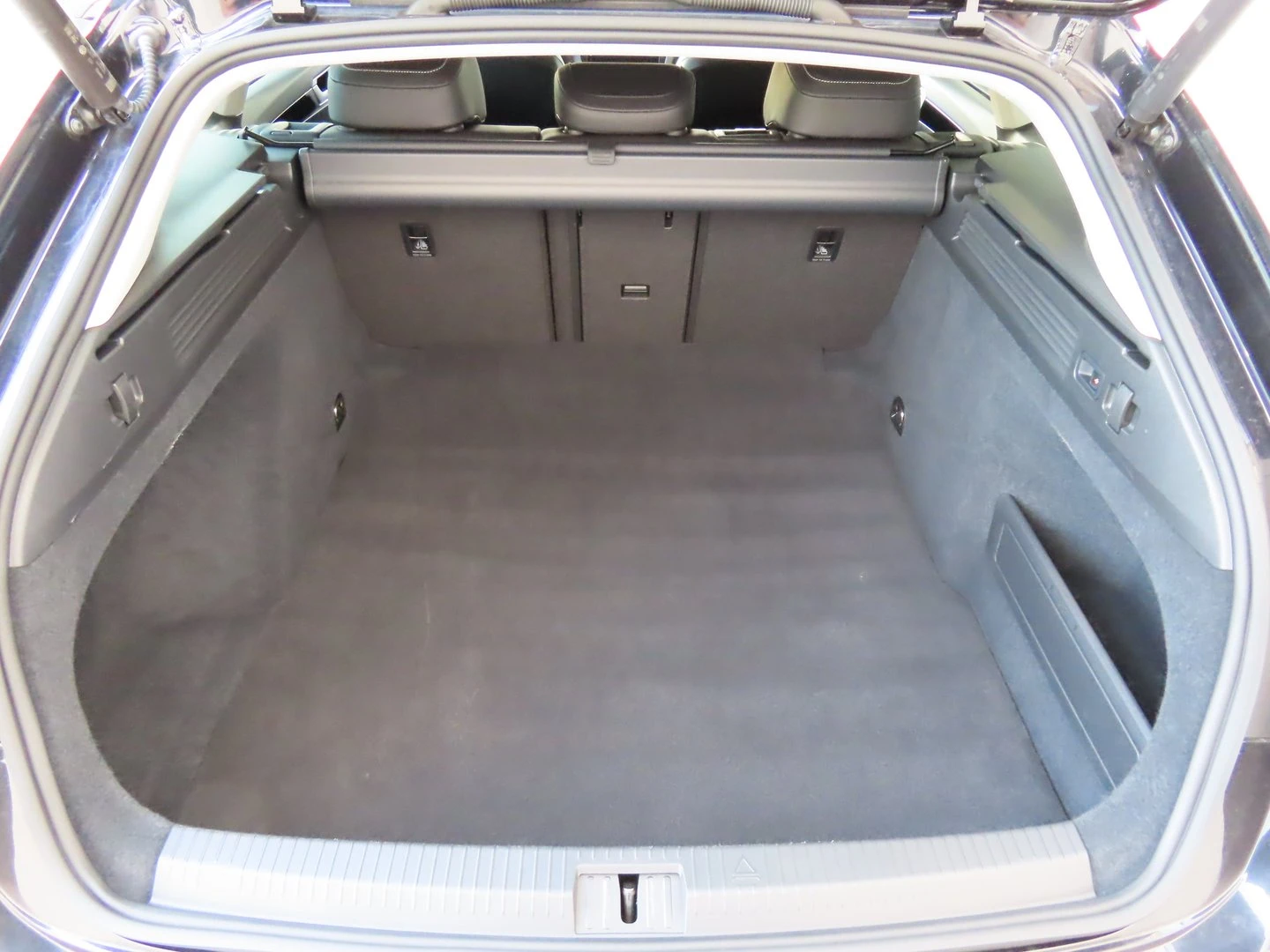 VW Arteon Elegance 2.0 TSI OPF DSG - изображение 4 | Auto.bg VW Arteon Elegance 2.0 TSI OPF DSG - изображение 4