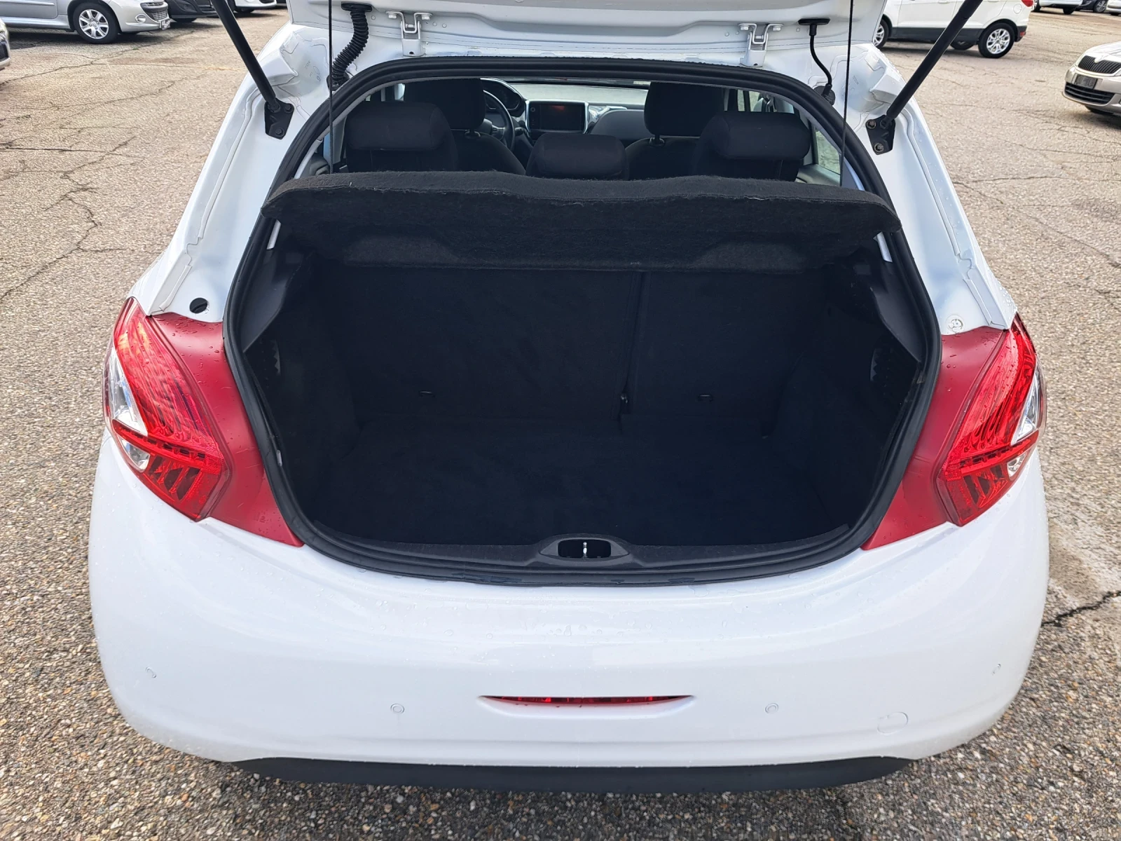 Peugeot 208 1, 4i + gaz - изображение 9 | Auto.bg Peugeot 208 1, 4i + gaz - изображение 9