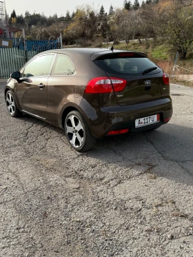 Kia Rio 1.4i, KEYLESS, NAVI, PARKTRONIC - 13600 лв. / 6953.57 € - 50691544 4 | Car24.bg Kia Rio 1.4i, KEYLESS, NAVI, PARKTRONIC - 13600 лв. / 6953.57 € - 50691544 4