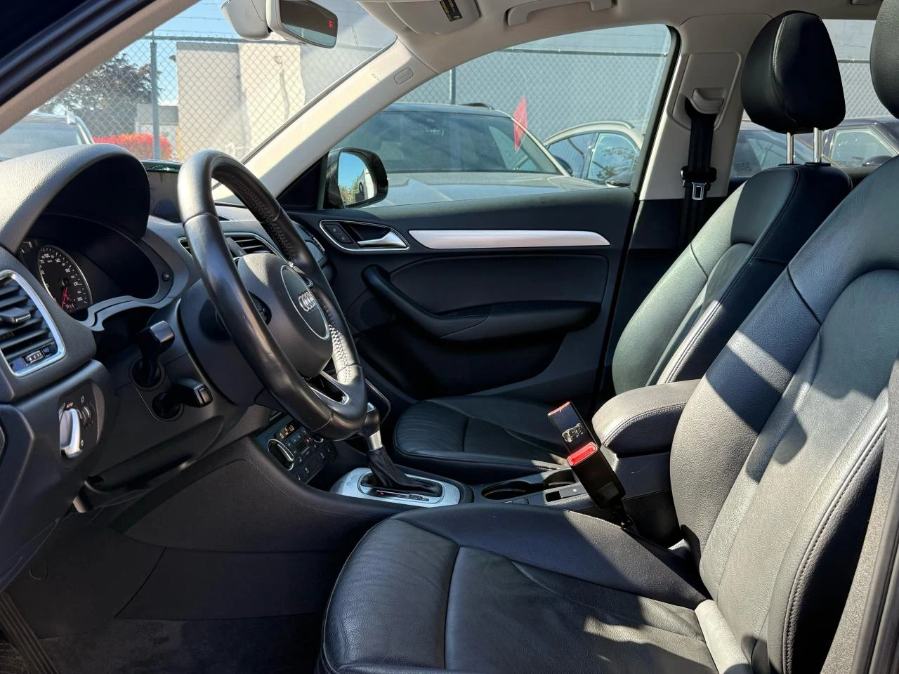 Audi Q3 2.0 TFSI Quattro / Technik / S-Line / PANO - изображение 6 | Auto.bg Audi Q3 2.0 TFSI Quattro / Technik / S-Line / PANO - изображение 6