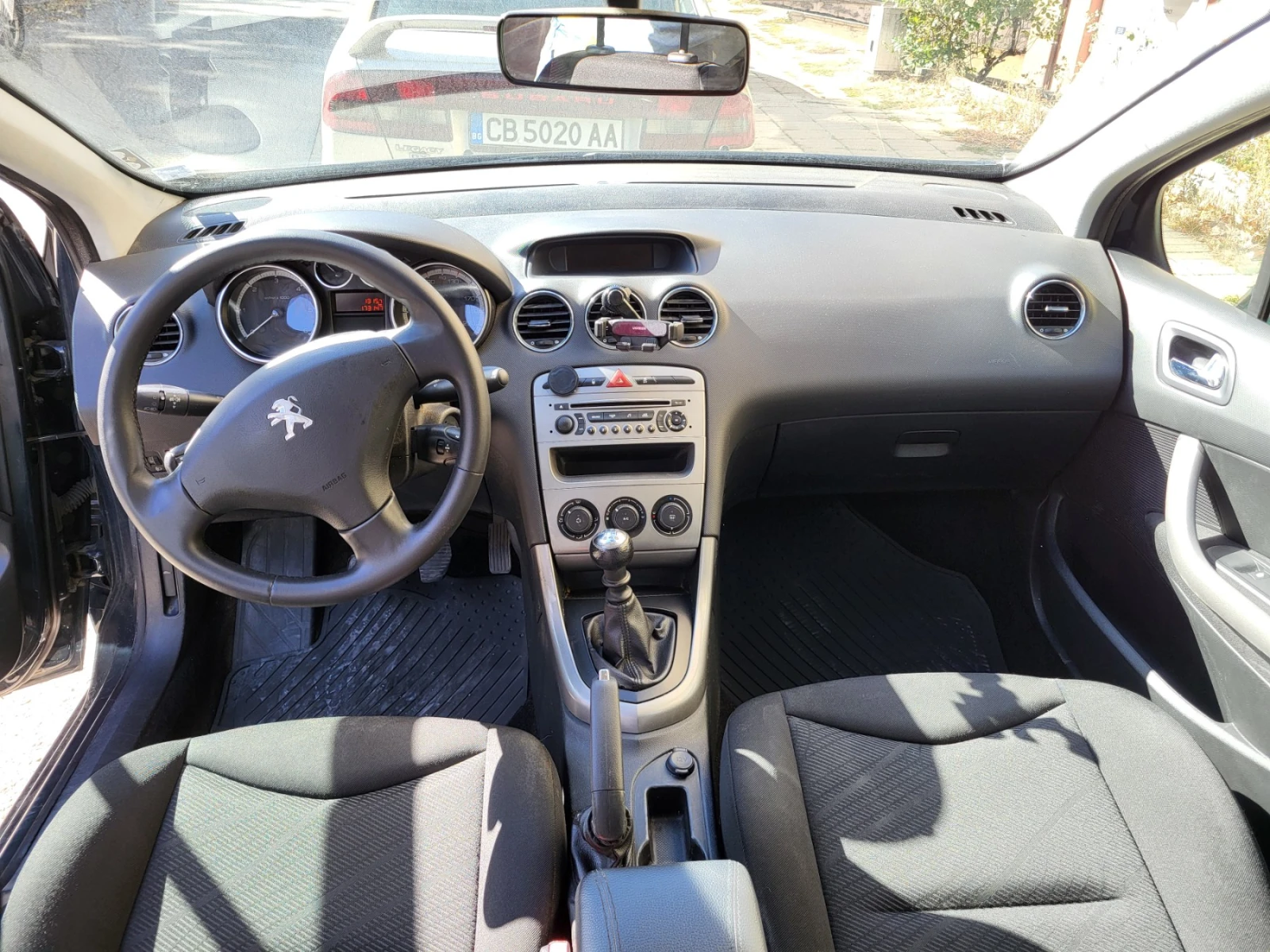 Peugeot 308 SW 1.6 e-HDI - изображение 6 | Auto.bg Peugeot 308 SW 1.6 e-HDI - изображение 6