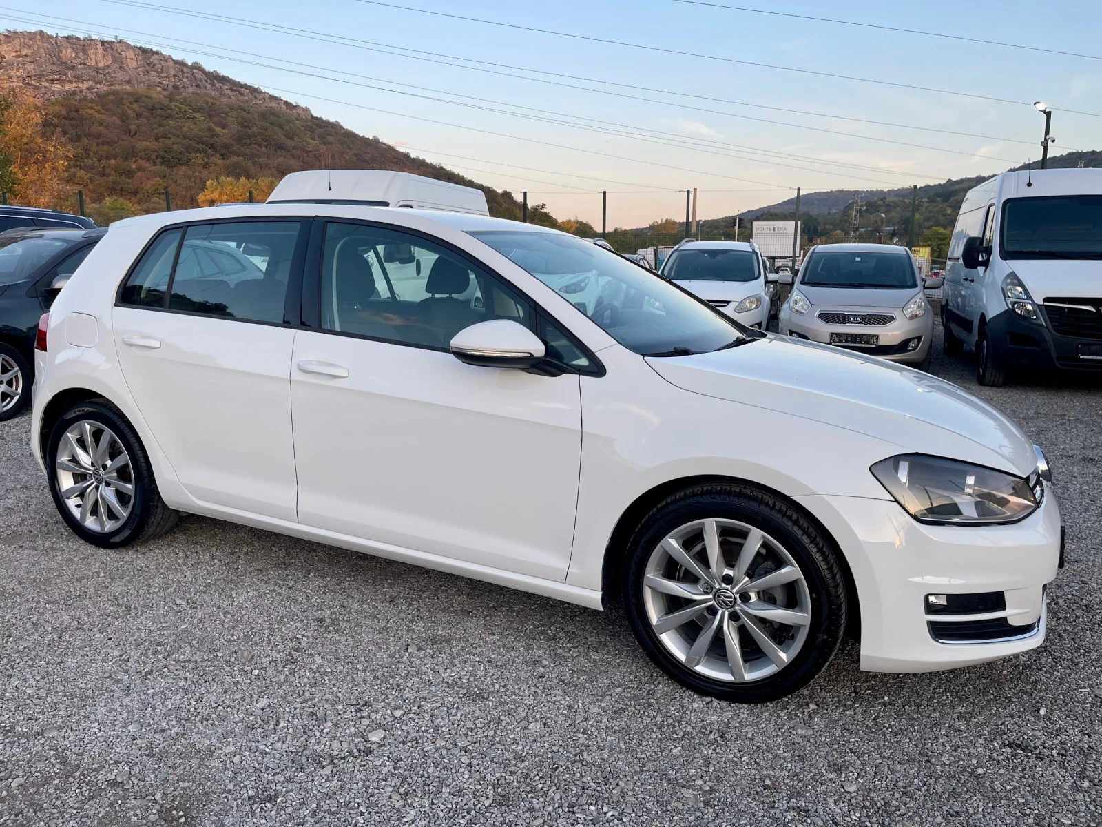 VW Golf 1.6TDI-HIGHLINE-BLUEMOTION - изображение 7 | Auto.bg VW Golf 1.6TDI-HIGHLINE-BLUEMOTION - изображение 7