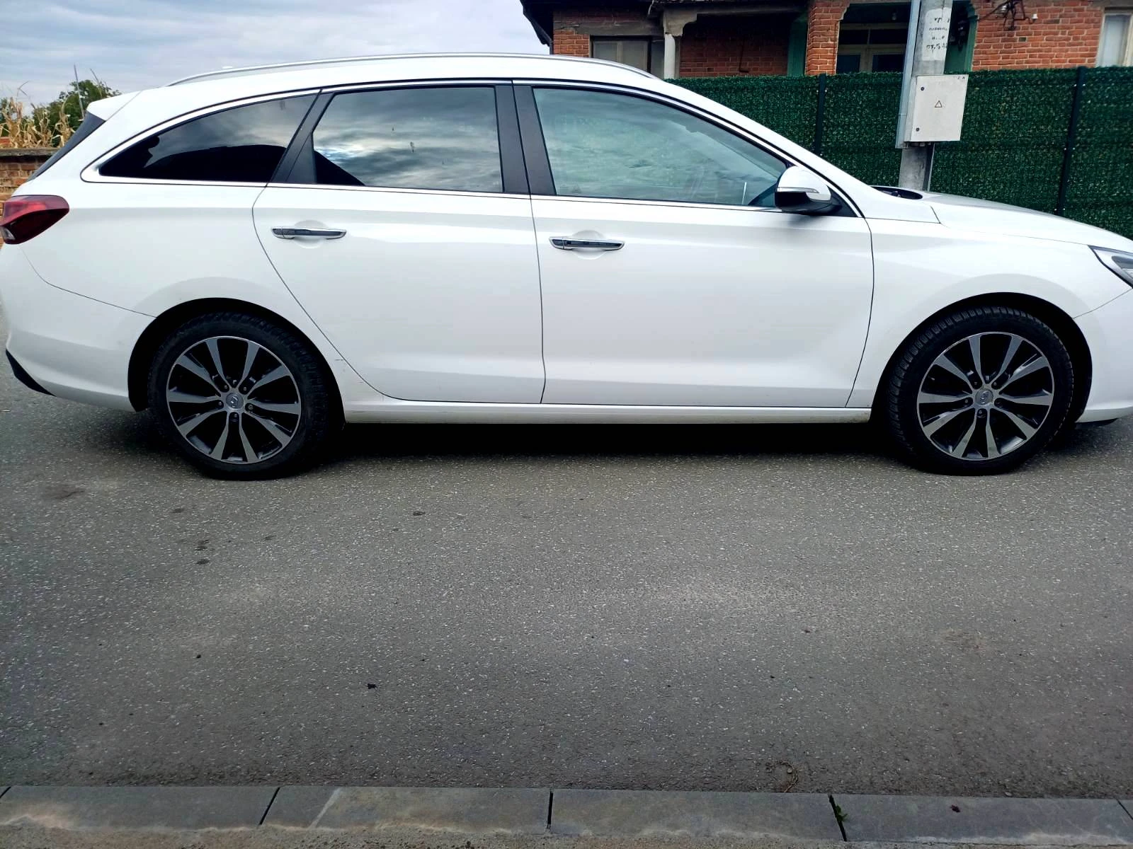 Hyundai I30  1.6 CRDi -FULL - изображение 5 | Auto.bg Hyundai I30  1.6 CRDi -FULL - изображение 5